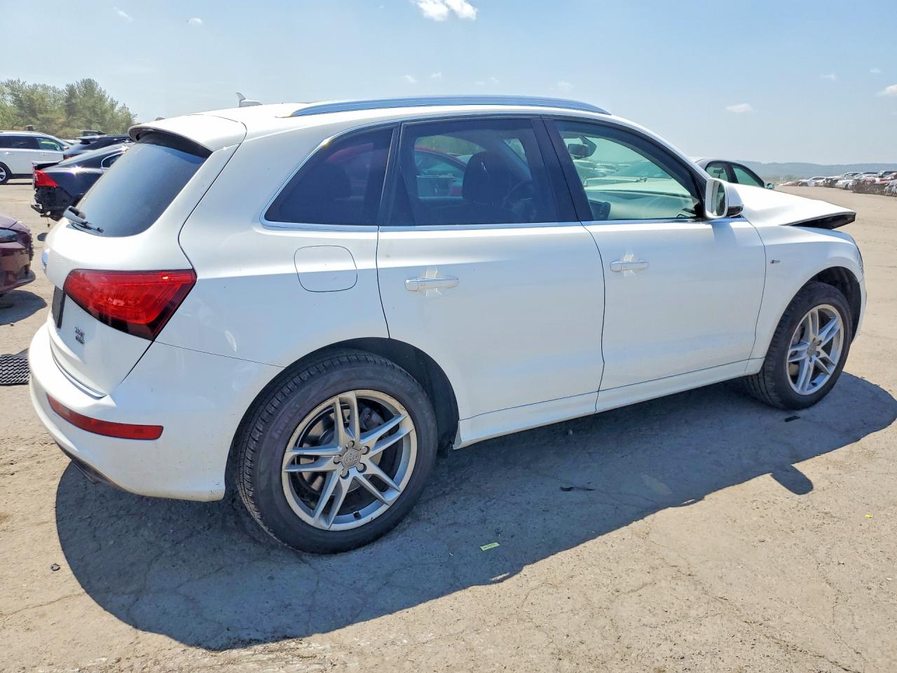 2015 Audi Q5 Premium Plus White vin: WA1DGAFP1FA094846