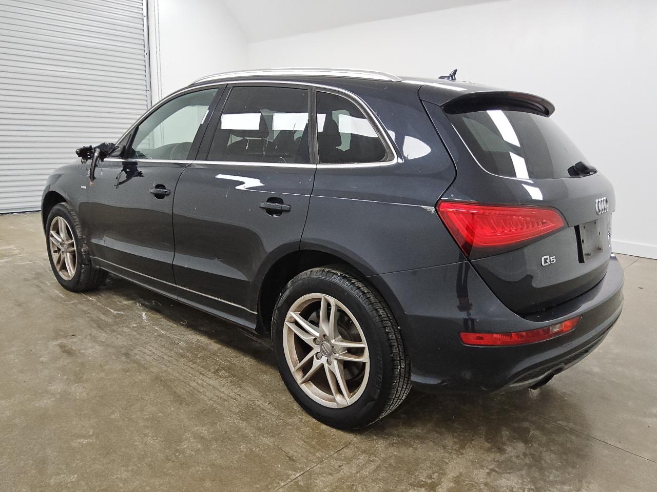 2014 Audi Q5 Premium Plus Blue vin: WA1DGAFP8EA062071 Damage: Left Mirror, Broken, Replacement Required