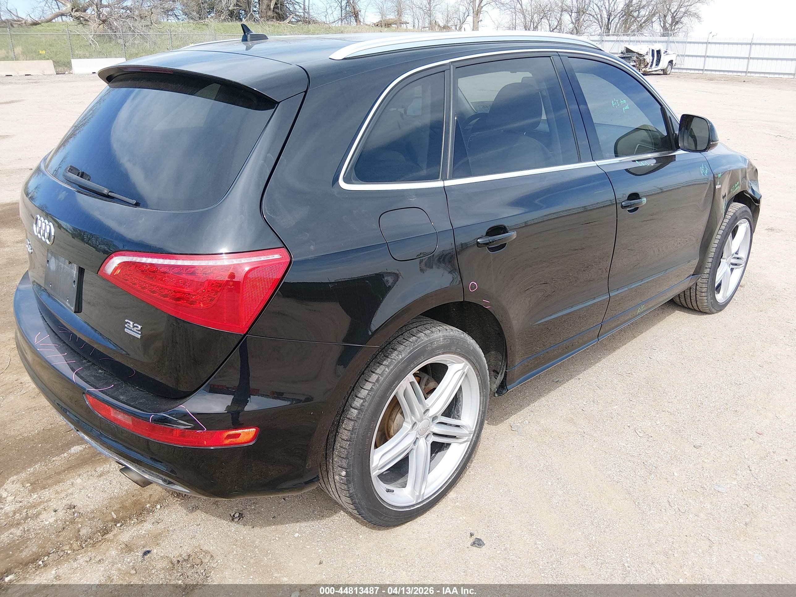2011 Audi Q5 3.2 Premium Plus Black vin: WA1DKAFP0BA011836