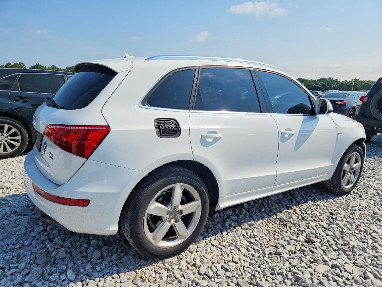 2011 Audi Q5 Premium Plus White vin: WA1DKAFP0BA116991