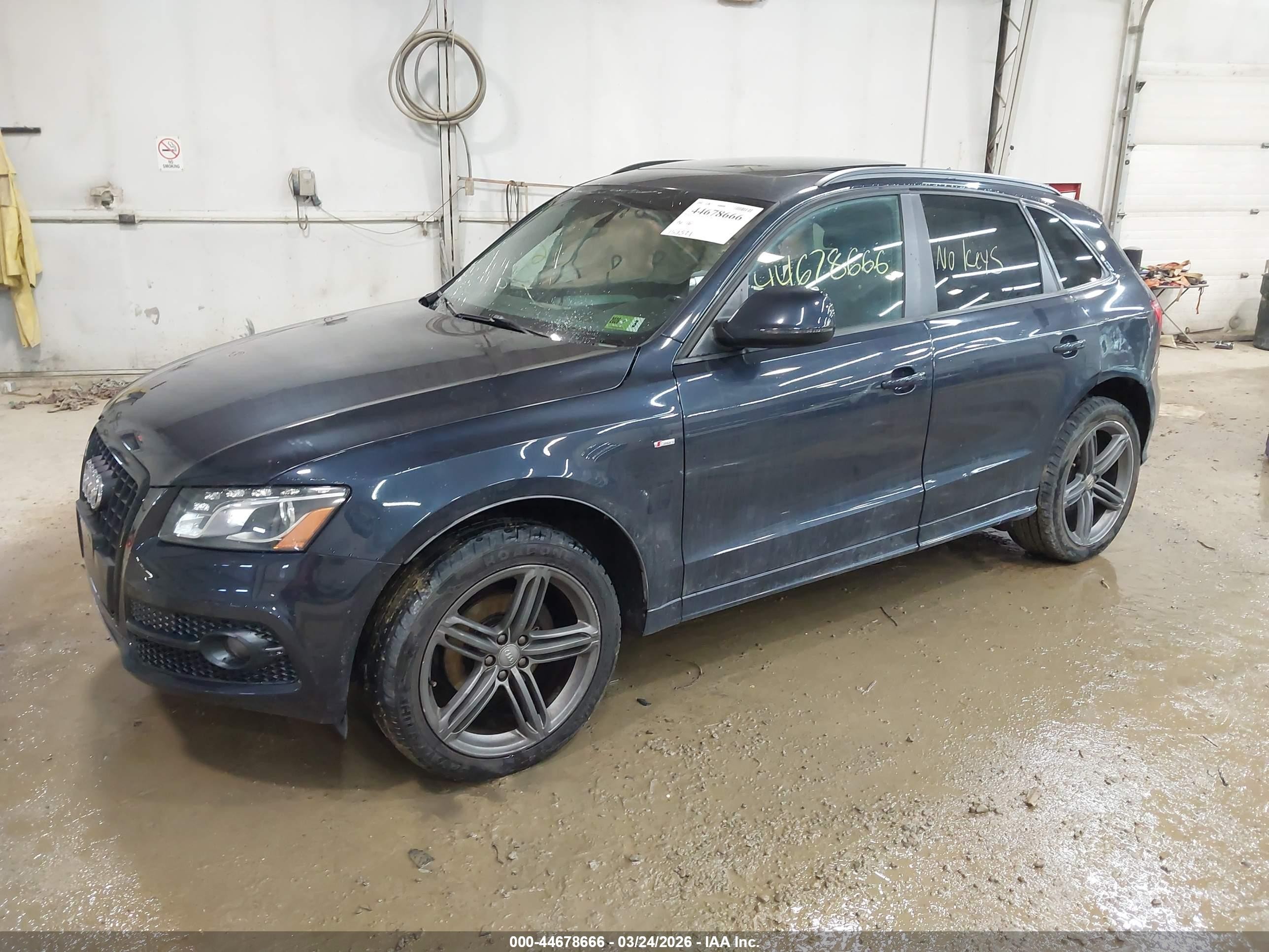 2012 Audi Q5 3.2 Premium Plus Dark Blue vin: WA1DKAFP4CA083981