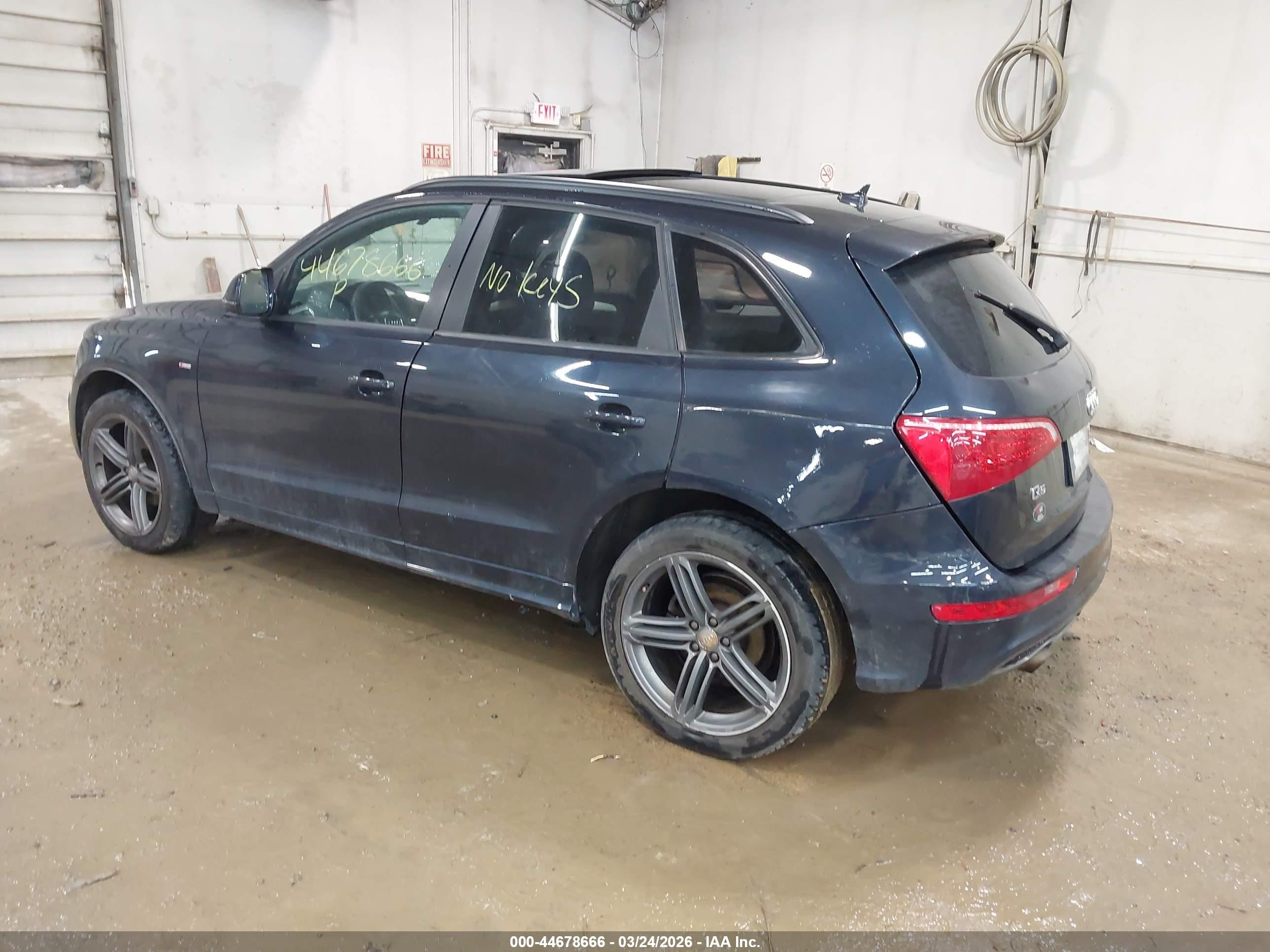 2012 Audi Q5 3.2 Premium Plus Dark Blue vin: WA1DKAFP4CA083981