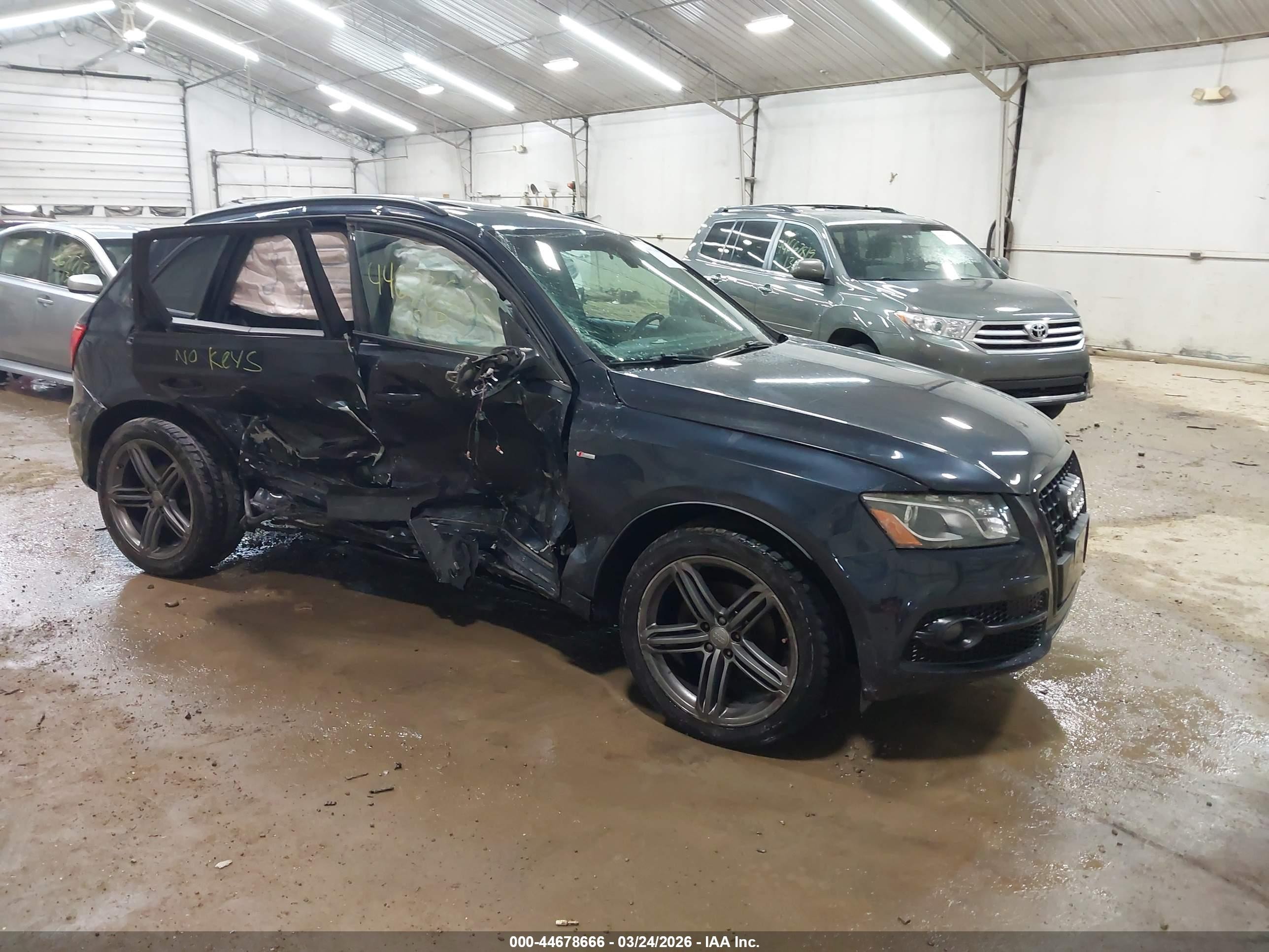 2012 Audi Q5 3.2 Premium Plus Dark Blue vin: WA1DKAFP4CA083981