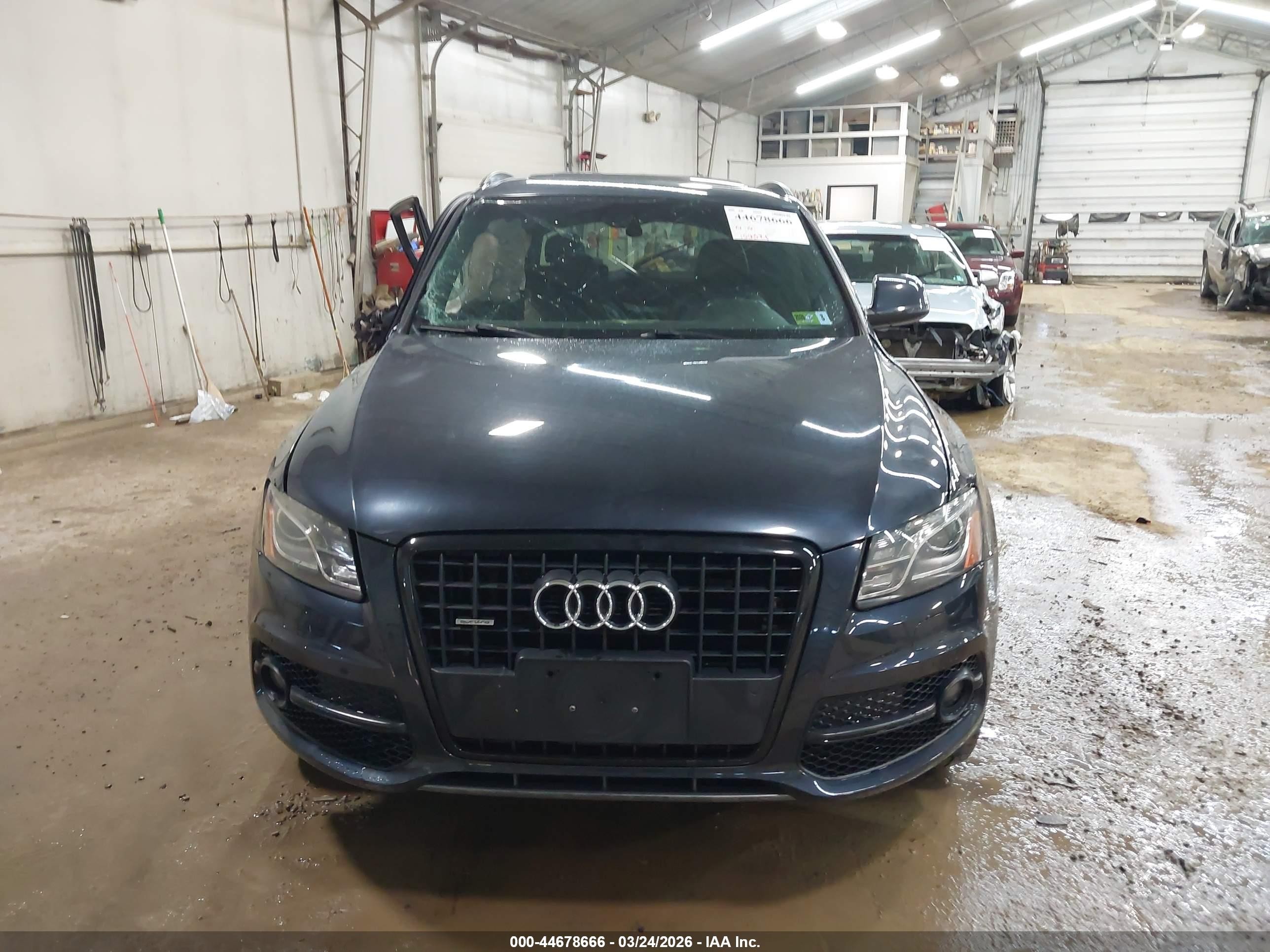 2012 Audi Q5 3.2 Premium Plus Dark Blue vin: WA1DKAFP4CA083981