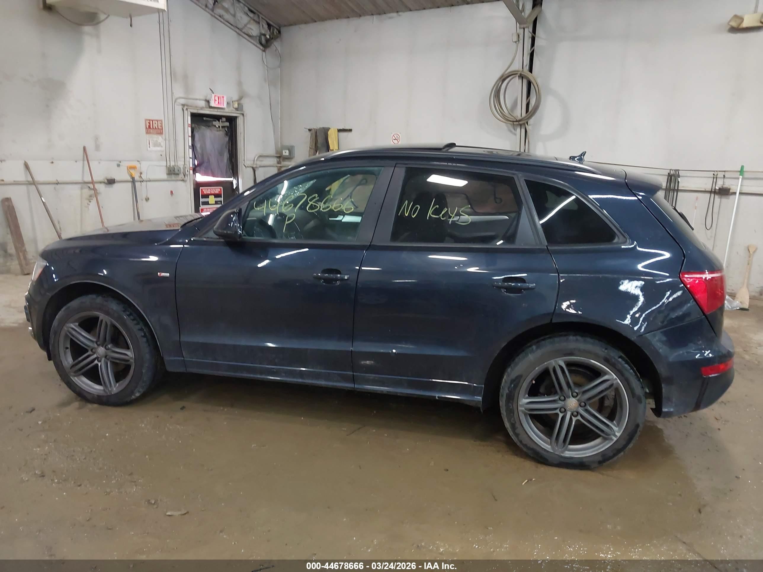 2012 Audi Q5 3.2 Premium Plus Dark Blue vin: WA1DKAFP4CA083981