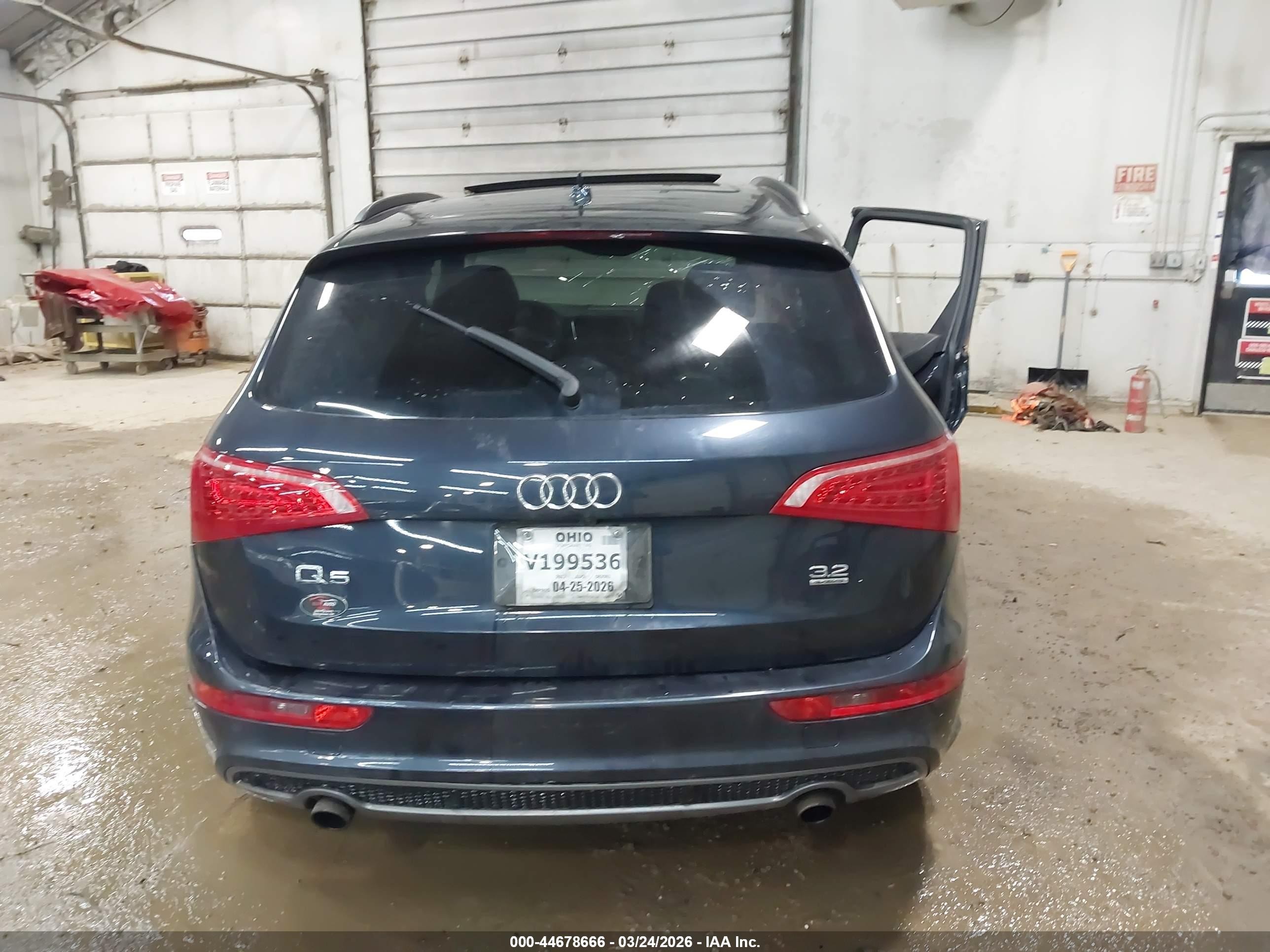 2012 Audi Q5 3.2 Premium Plus Dark Blue vin: WA1DKAFP4CA083981