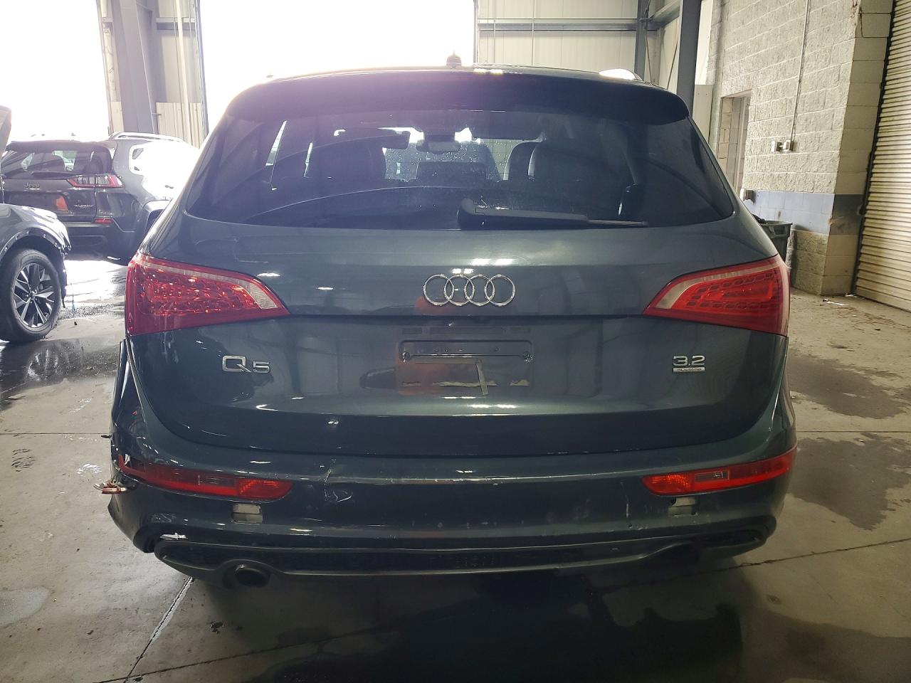 2011 Audi Q5 Premium Plus Gray vin: WA1DKAFP5BA109552