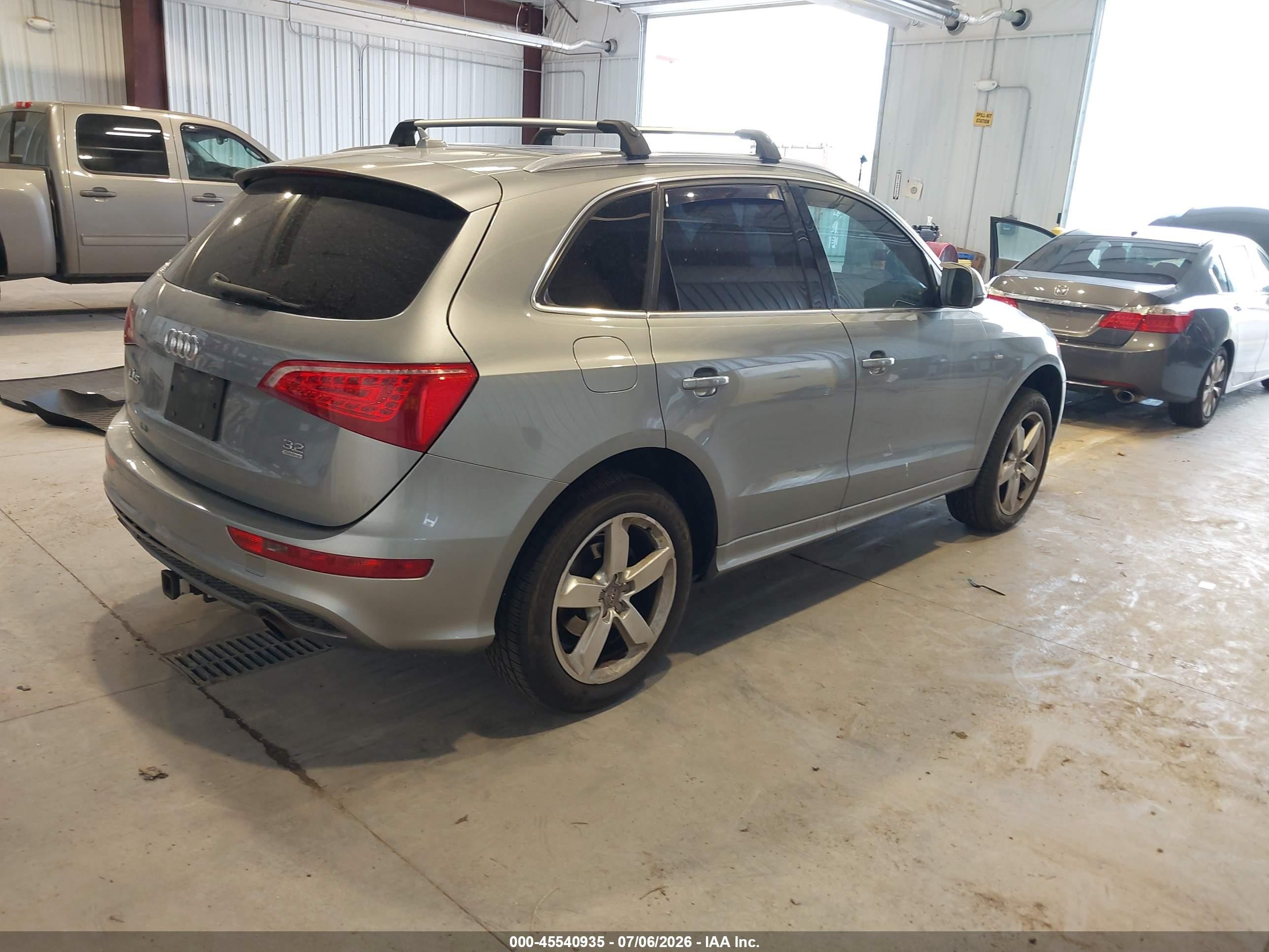 2011 Audi Q5 3.2 Premium Plus Silver vin: WA1DKAFP6BA001330