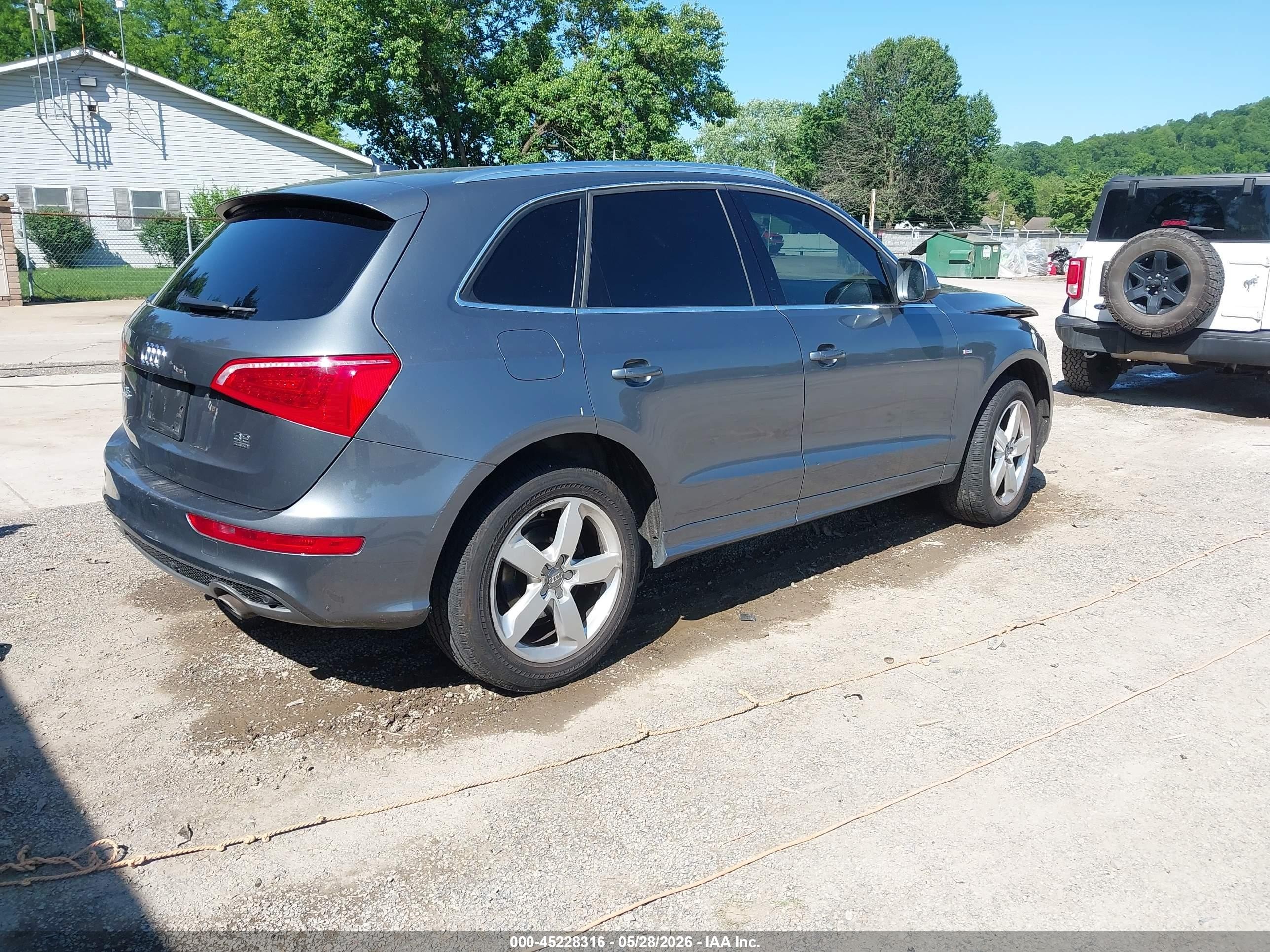 2012 Audi Q5 3.2 Premium Plus Gray vin: WA1DKAFP7CA086616