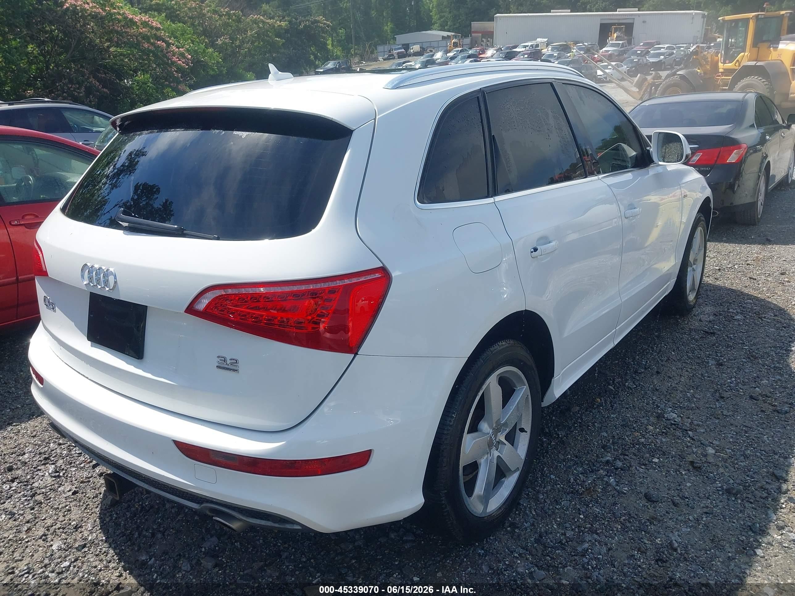 2011 Audi Q5 3.2 Premium Plus White vin: WA1DKAFP9BA050392