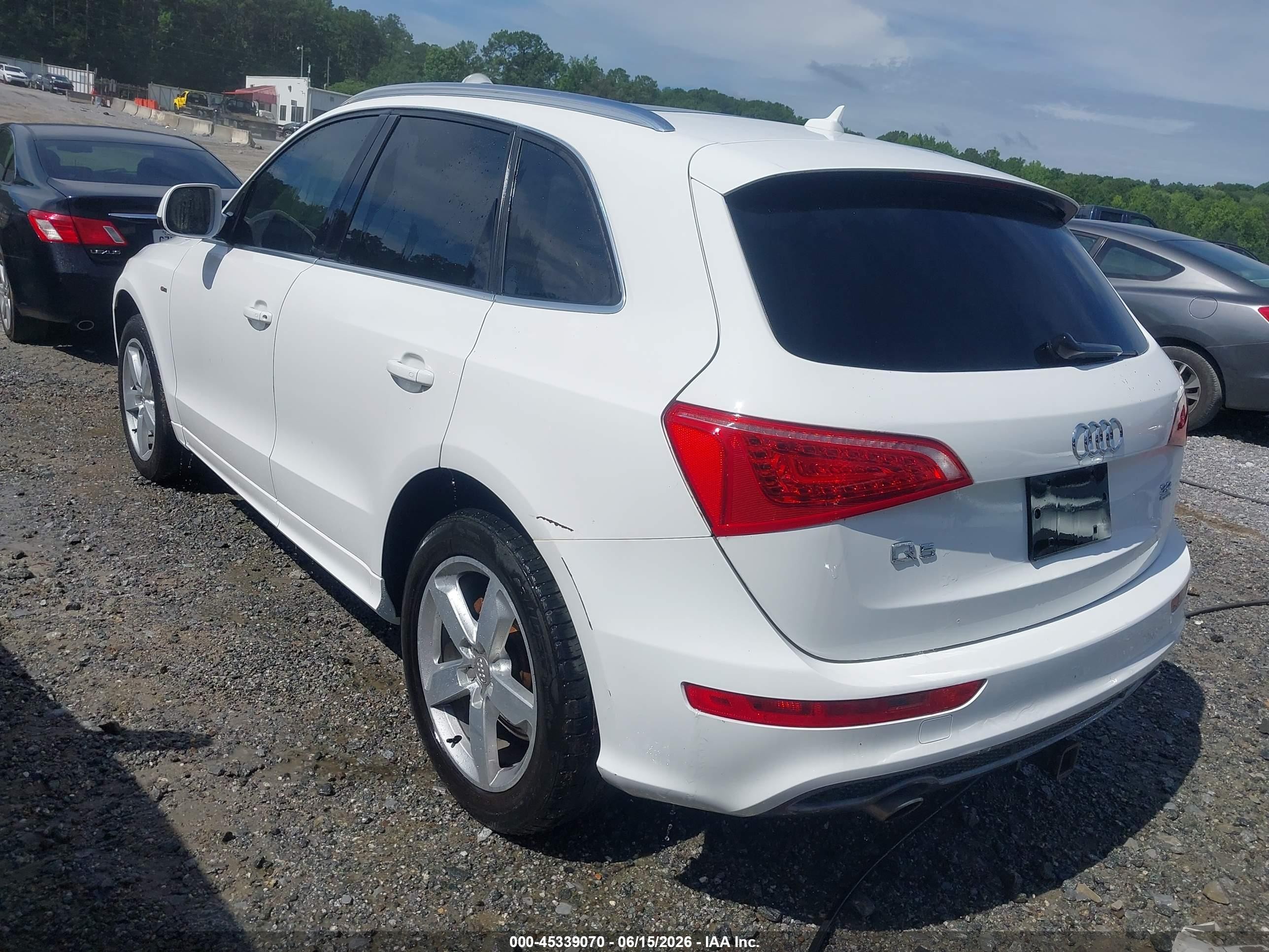 2011 Audi Q5 3.2 Premium Plus White vin: WA1DKAFP9BA050392
