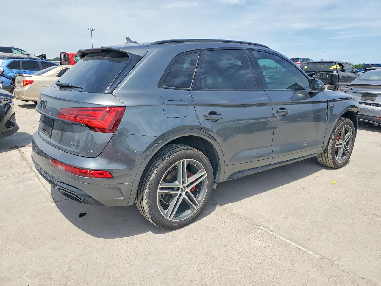 2025 Audi Q5 E Premium Plus 55 Gray vin: WA1E2AFY5S2064474