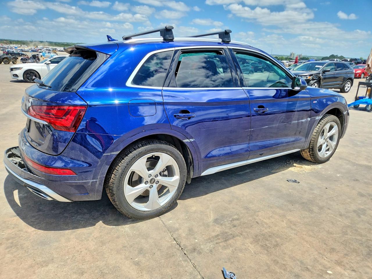 2022 Audi Q5 Premium Plus 45 Blue vin: WA1EAAFY0N2098636