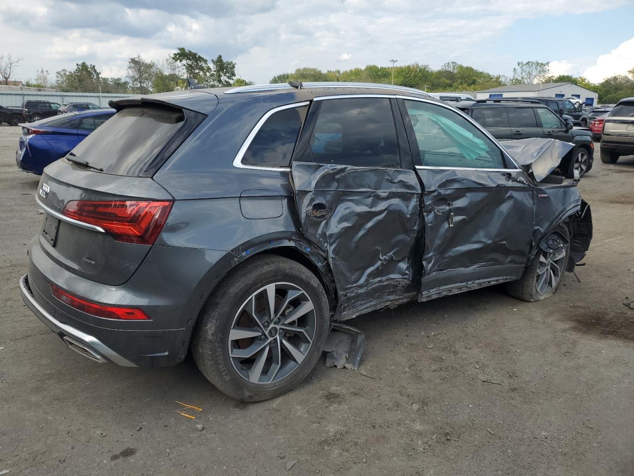 2024 Audi Q5 Premium Plus 45 Gray vin: WA1EAAFY0R2016877
