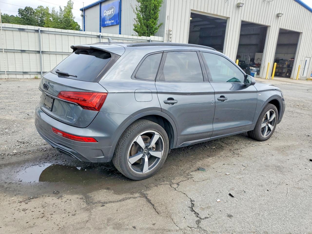 2022 Audi Q5 Premium Plus 45 Charcoal vin: WA1EAAFY2N2055593