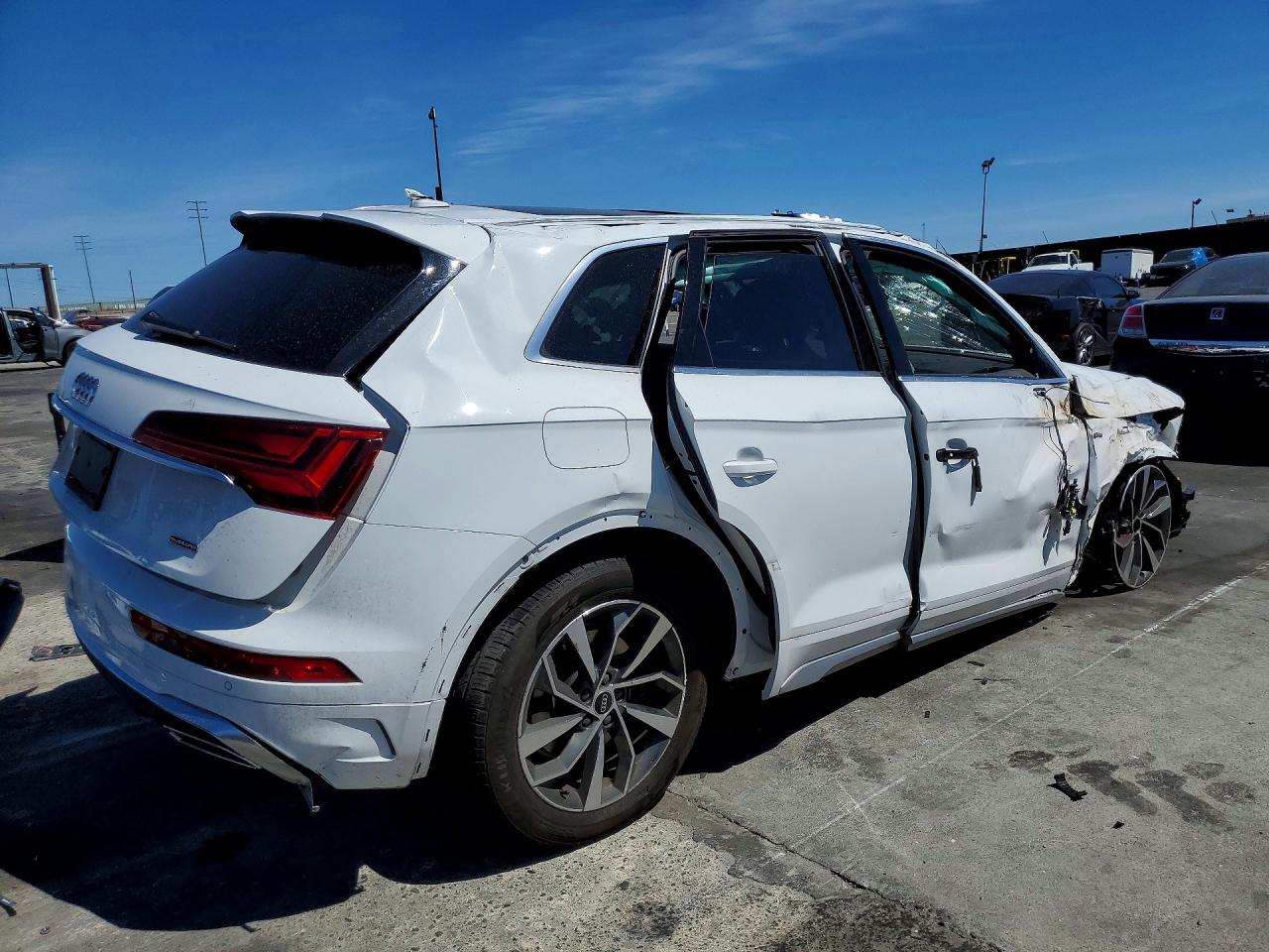 2024 Audi Q5 Premium Plus 45 White vin: WA1EAAFY2R2090608