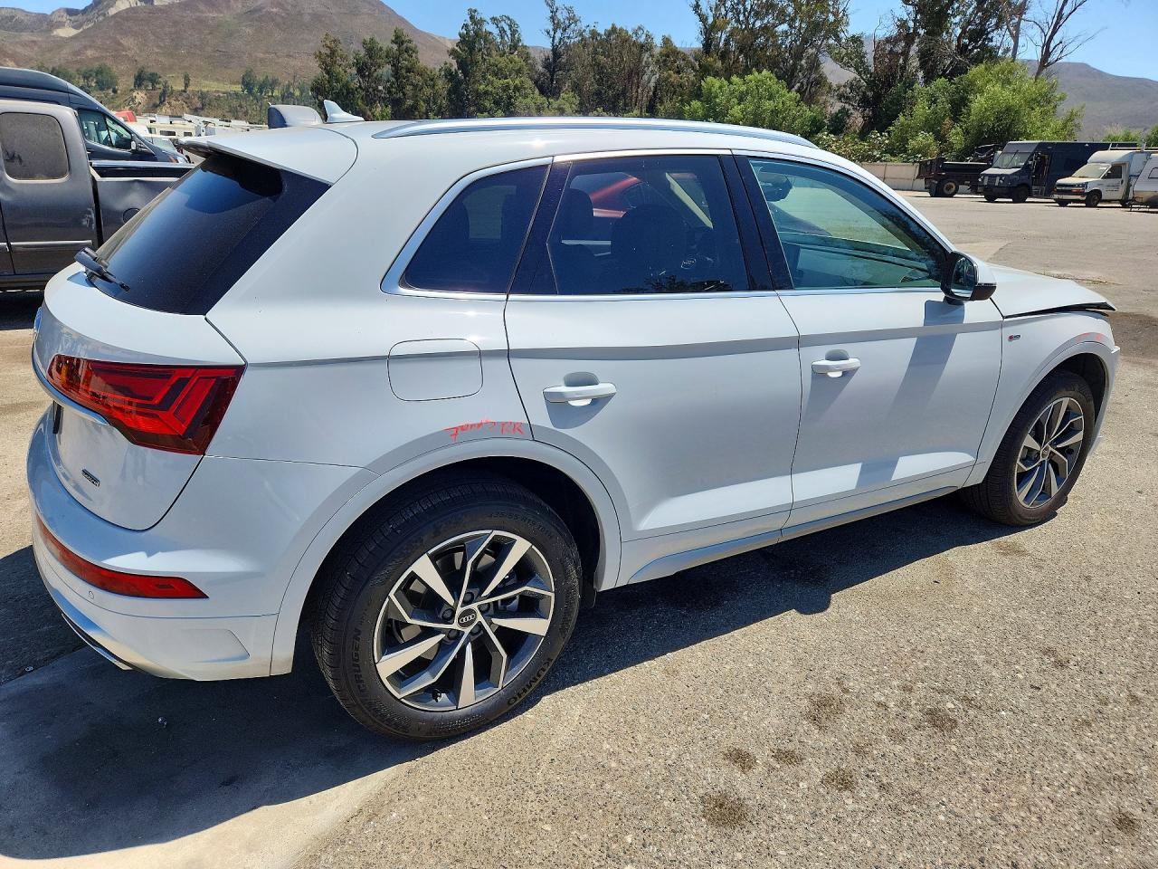 2023 Audi Q5 Premium Plus 45 Белый vin: WA1EAAFYXP2151992