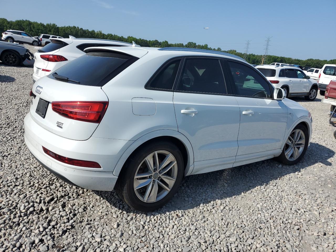 2018 Audi Q3 Premium Белый vin: WA1ECCFS0JR024930