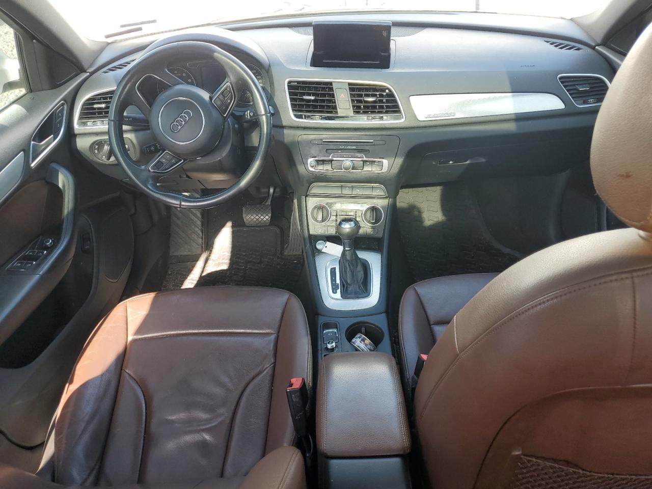 2018 Audi Q3 Premium Белый vin: WA1ECCFS0JR024930
