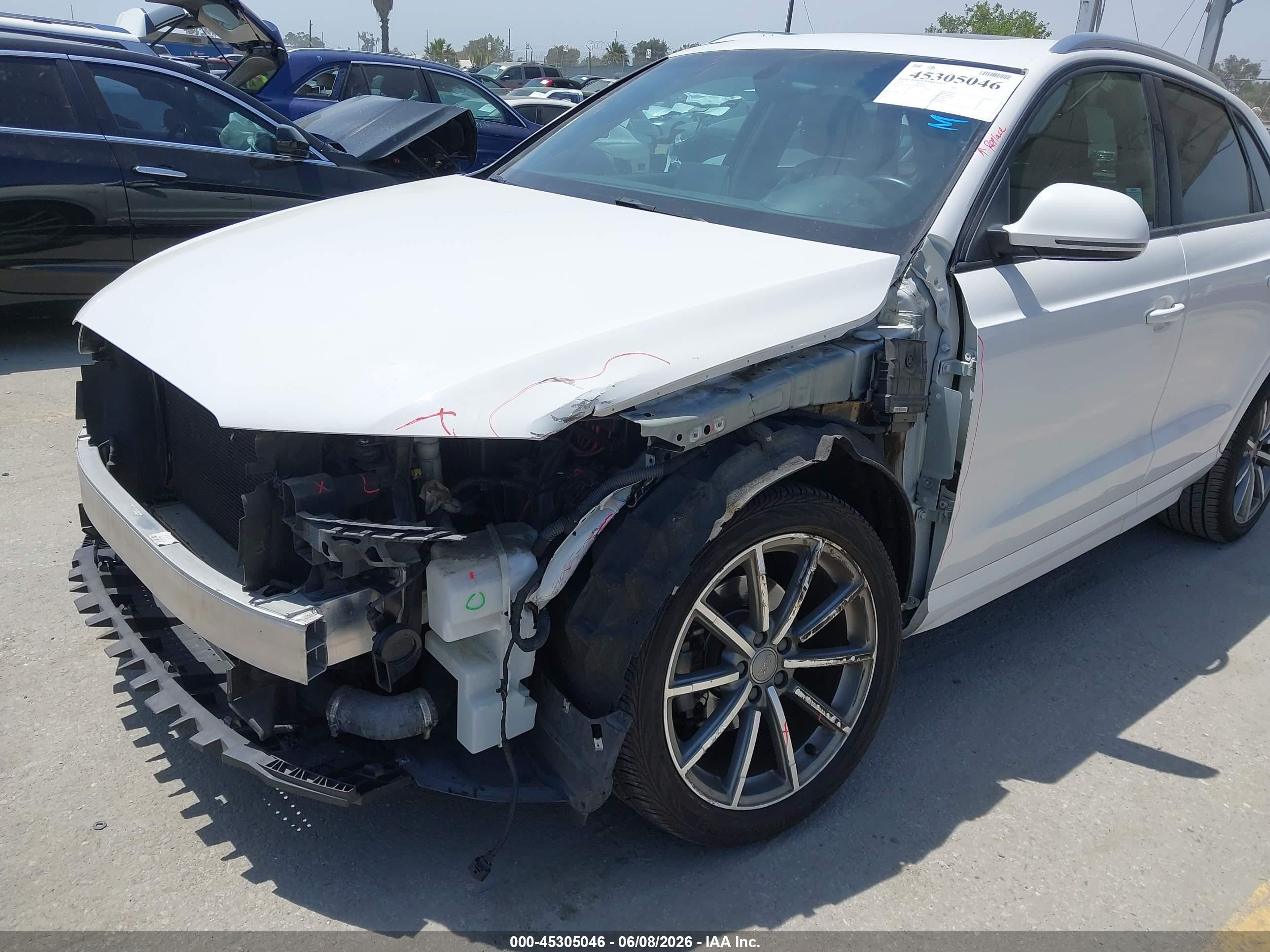 2018 Audi Q3 2.0t Premium/2.0t Sport Premium White vin: WA1ECCFS5JR010294