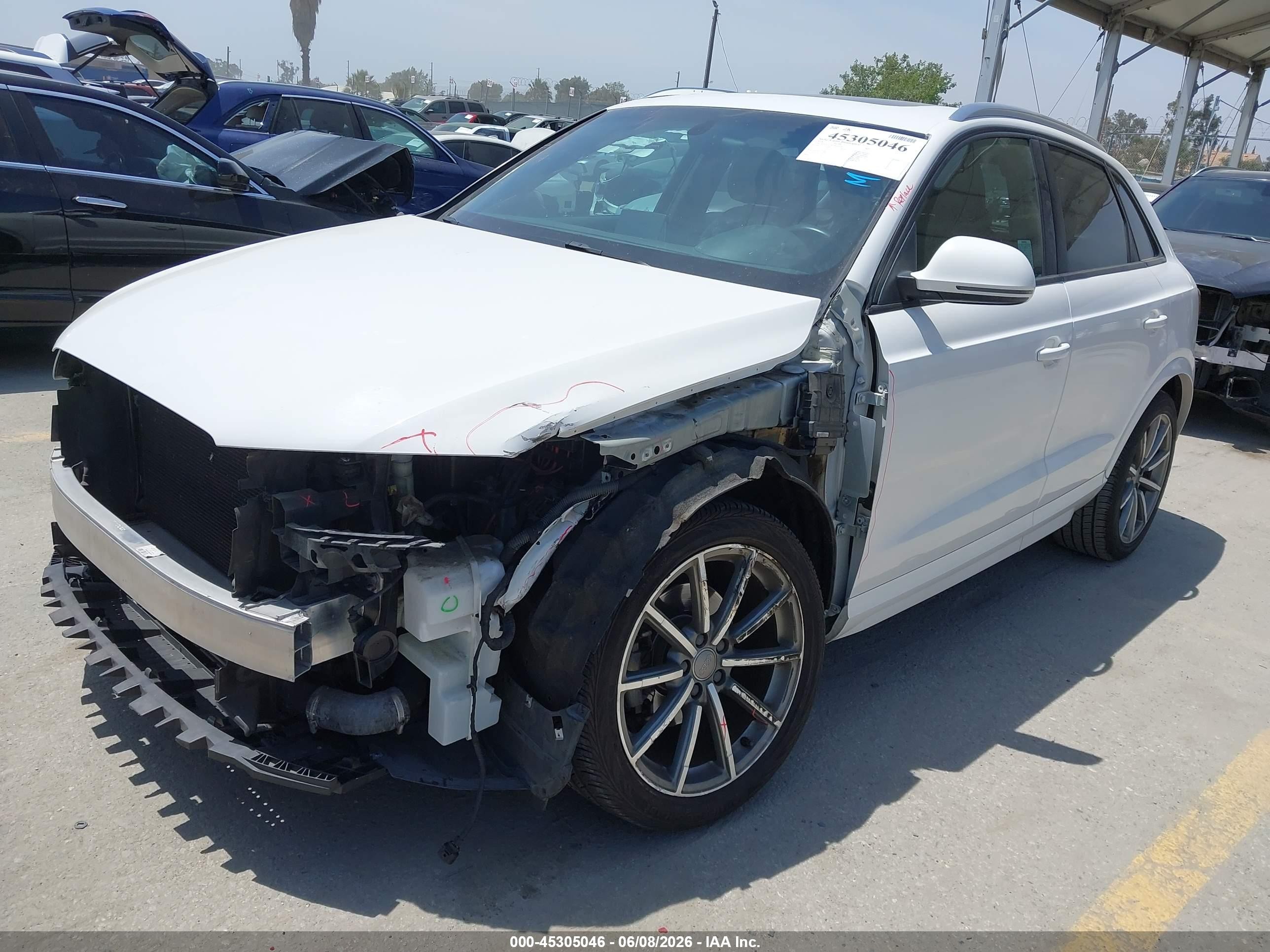 2018 Audi Q3 2.0t Premium/2.0t Sport Premium White vin: WA1ECCFS5JR010294
