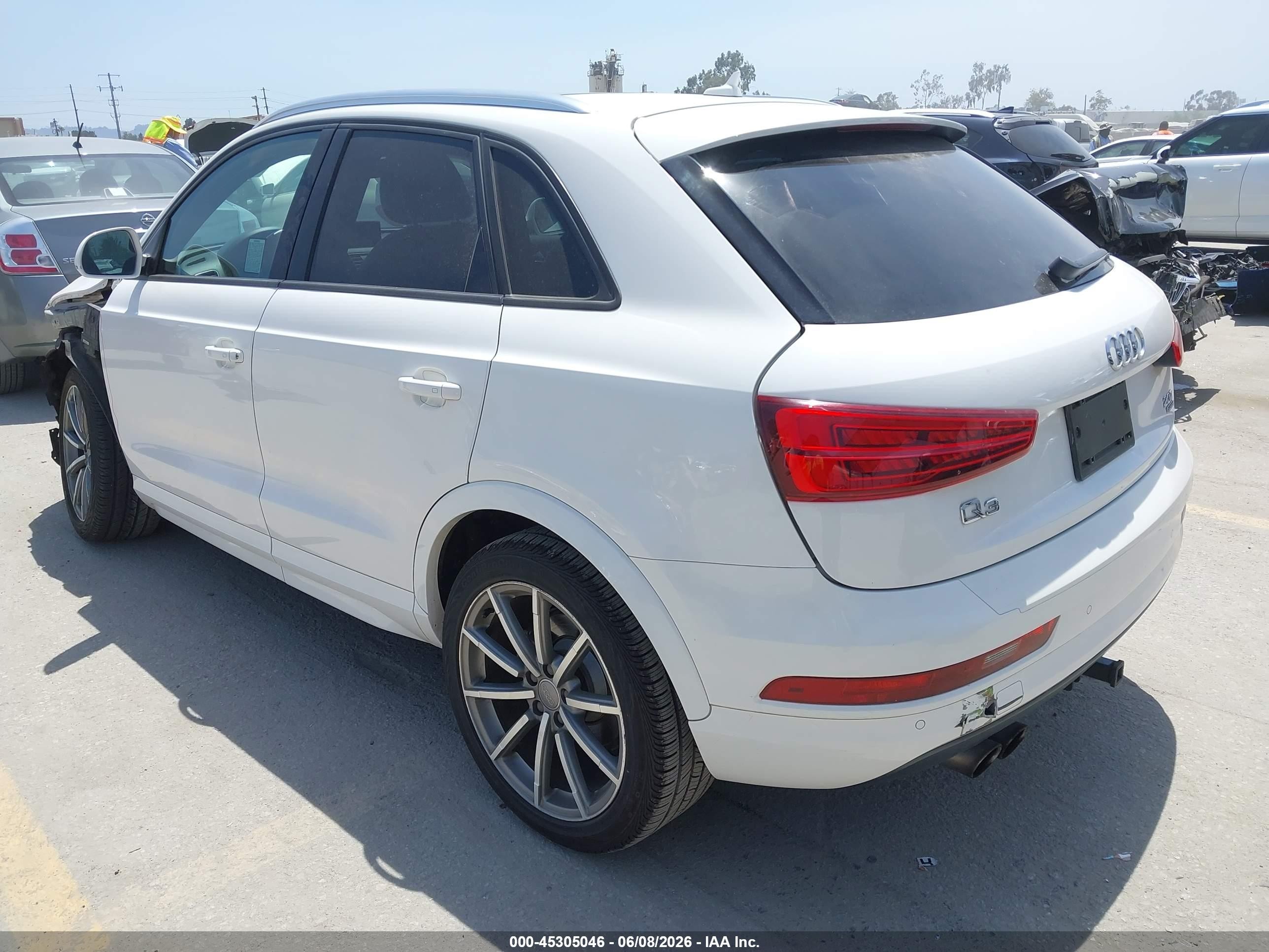 2018 Audi Q3 2.0t Premium/2.0t Sport Premium White vin: WA1ECCFS5JR010294