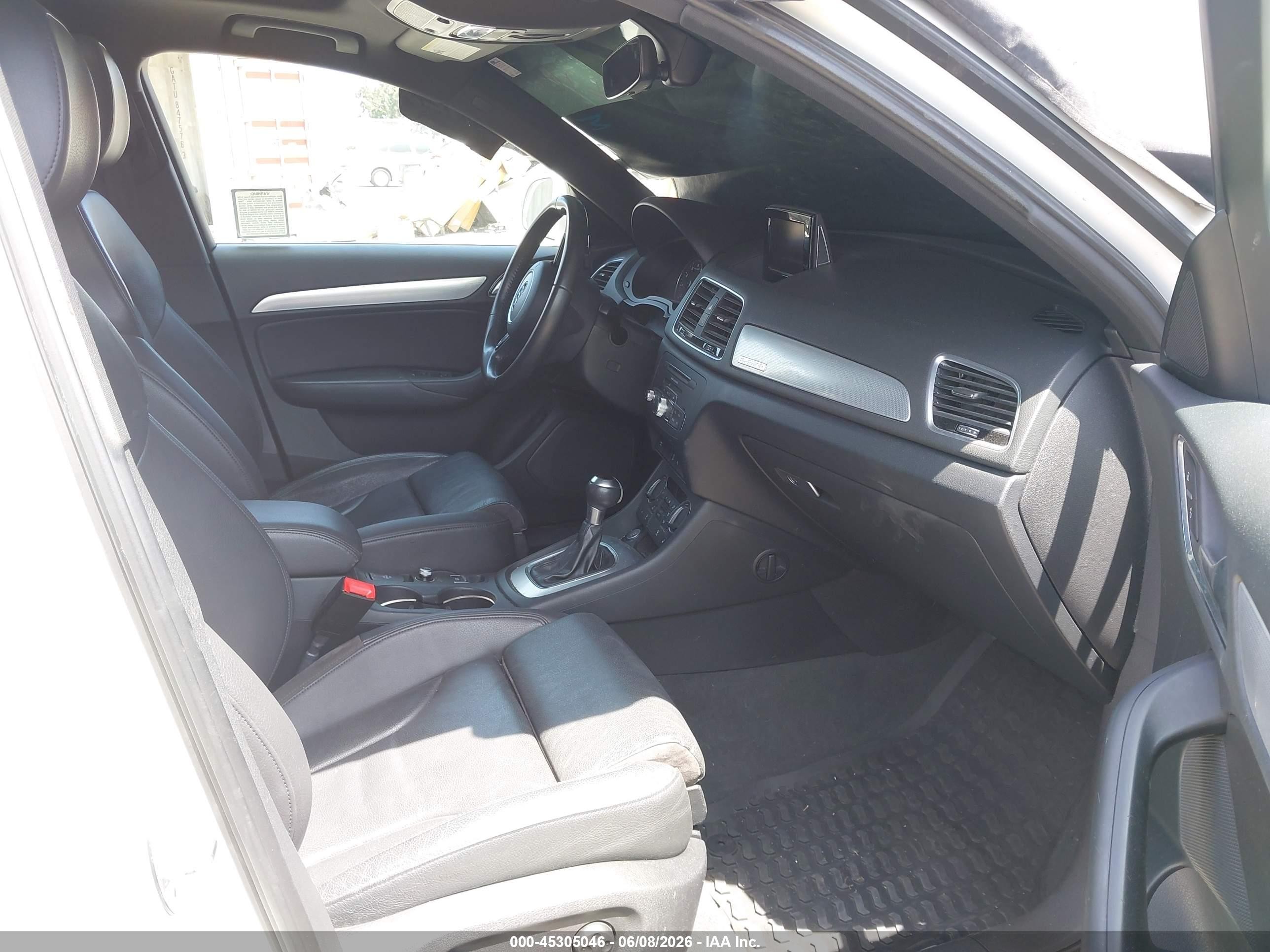 2018 Audi Q3 2.0t Premium/2.0t Sport Premium White vin: WA1ECCFS5JR010294