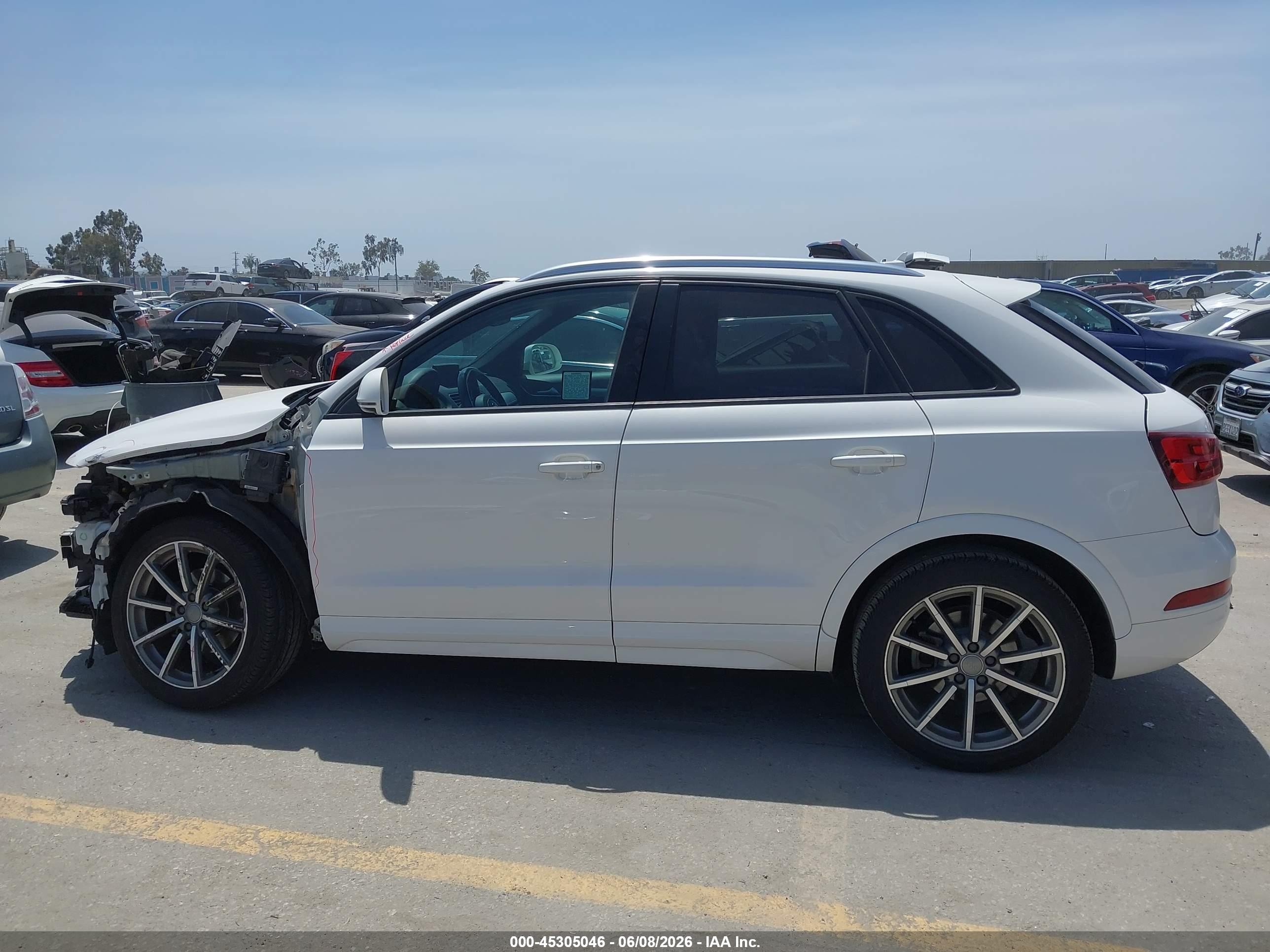 2018 Audi Q3 2.0t Premium/2.0t Sport Premium White vin: WA1ECCFS5JR010294