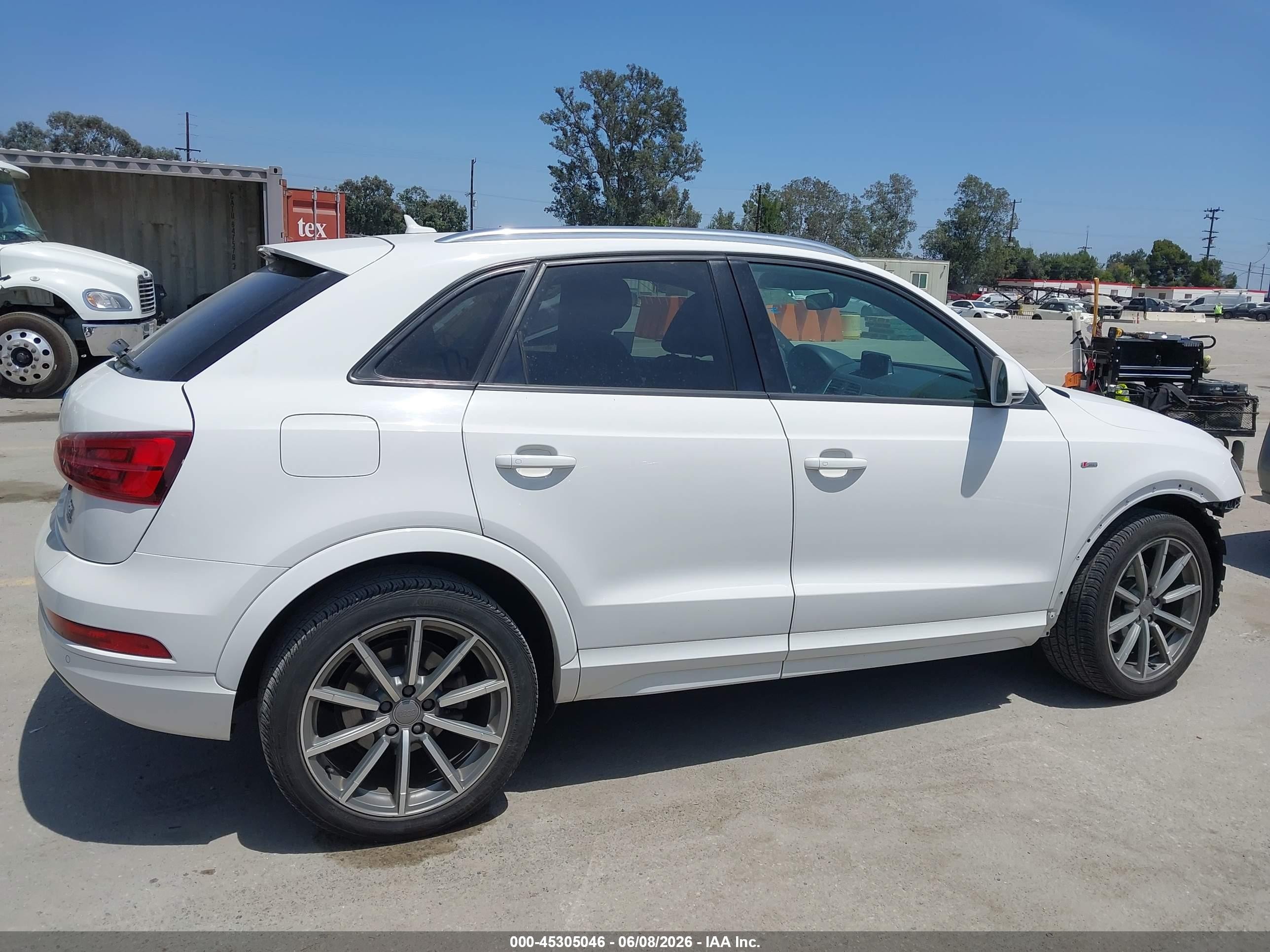 2018 Audi Q3 2.0t Premium/2.0t Sport Premium White vin: WA1ECCFS5JR010294