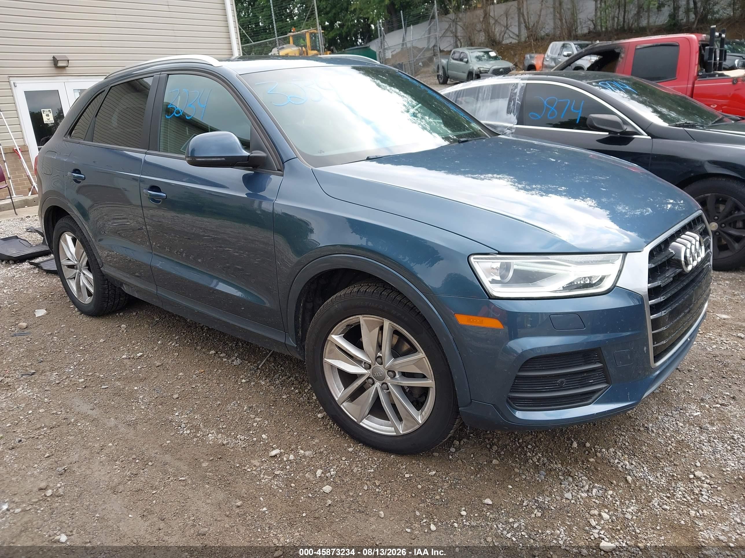 2017 Audi Q3 2.0t Premium Синий vin: WA1ECCFS6HR006202