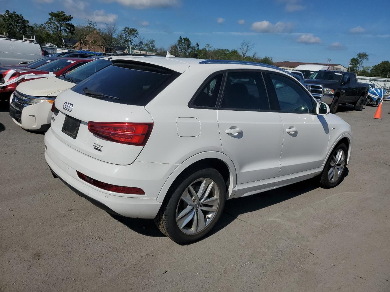 2018 Audi Q3 Premium White vin: WA1ECCFS7JR022494