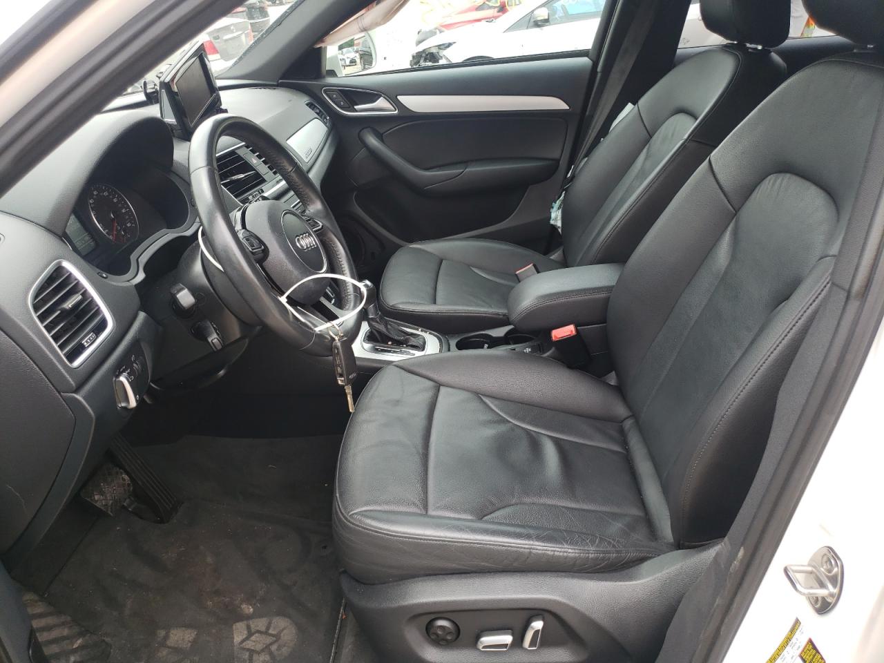 2018 Audi Q3 Premium Белый vin: WA1ECCFSXJR026670