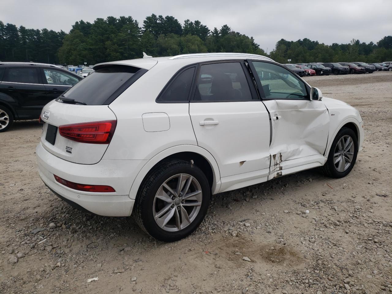 2018 Audi Q3 Premium Белый vin: WA1ECCFSXJR026670