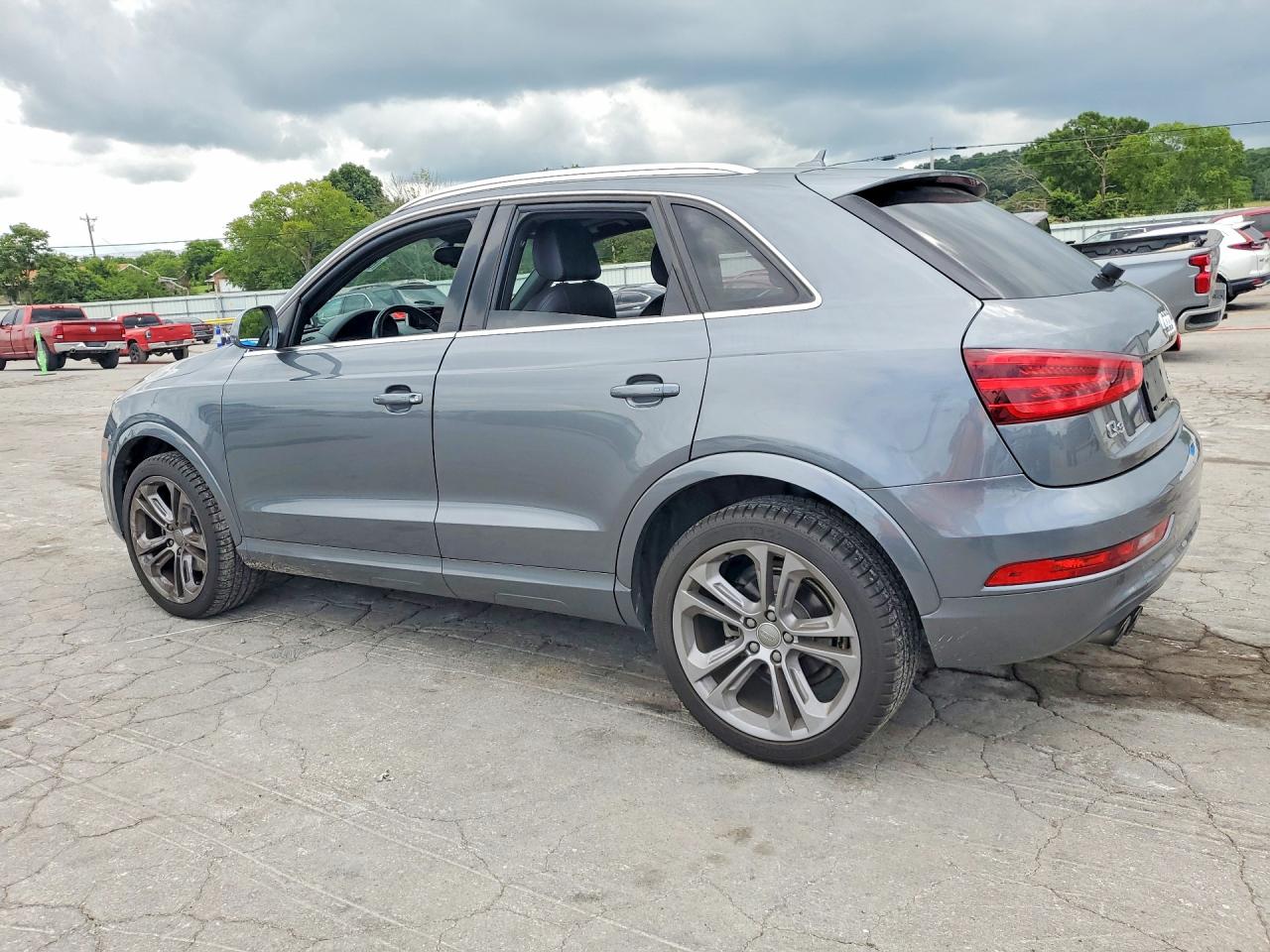 2015 Audi Q3 Premium Plus Серый vin: WA1EFCFS0FR003199