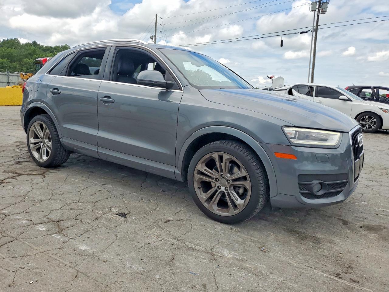 2015 Audi Q3 Premium Plus Серый vin: WA1EFCFS0FR003199