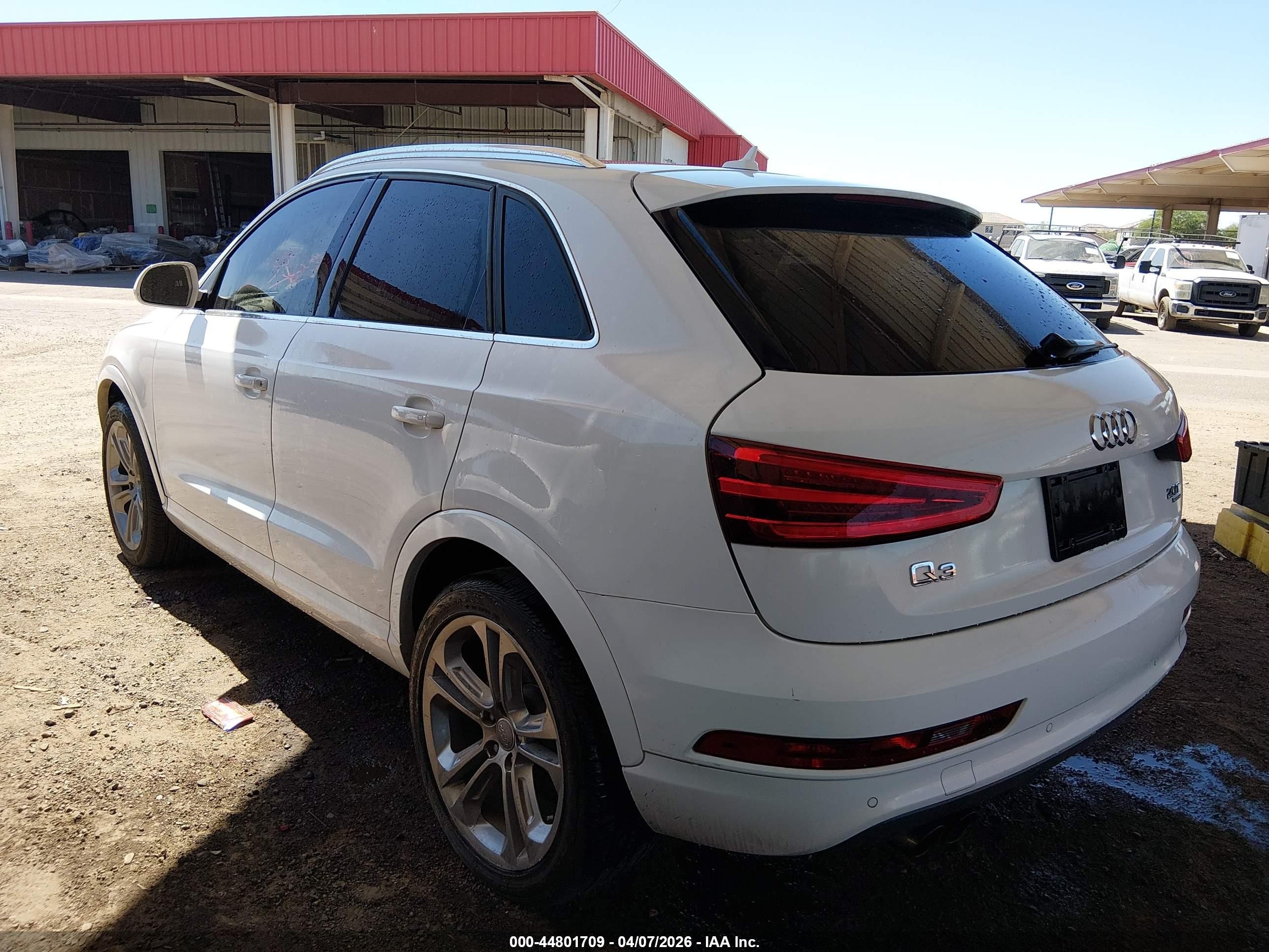 2015 Audi Q3 2.0t Premium Plus White vin: WA1EFCFS0FR012159