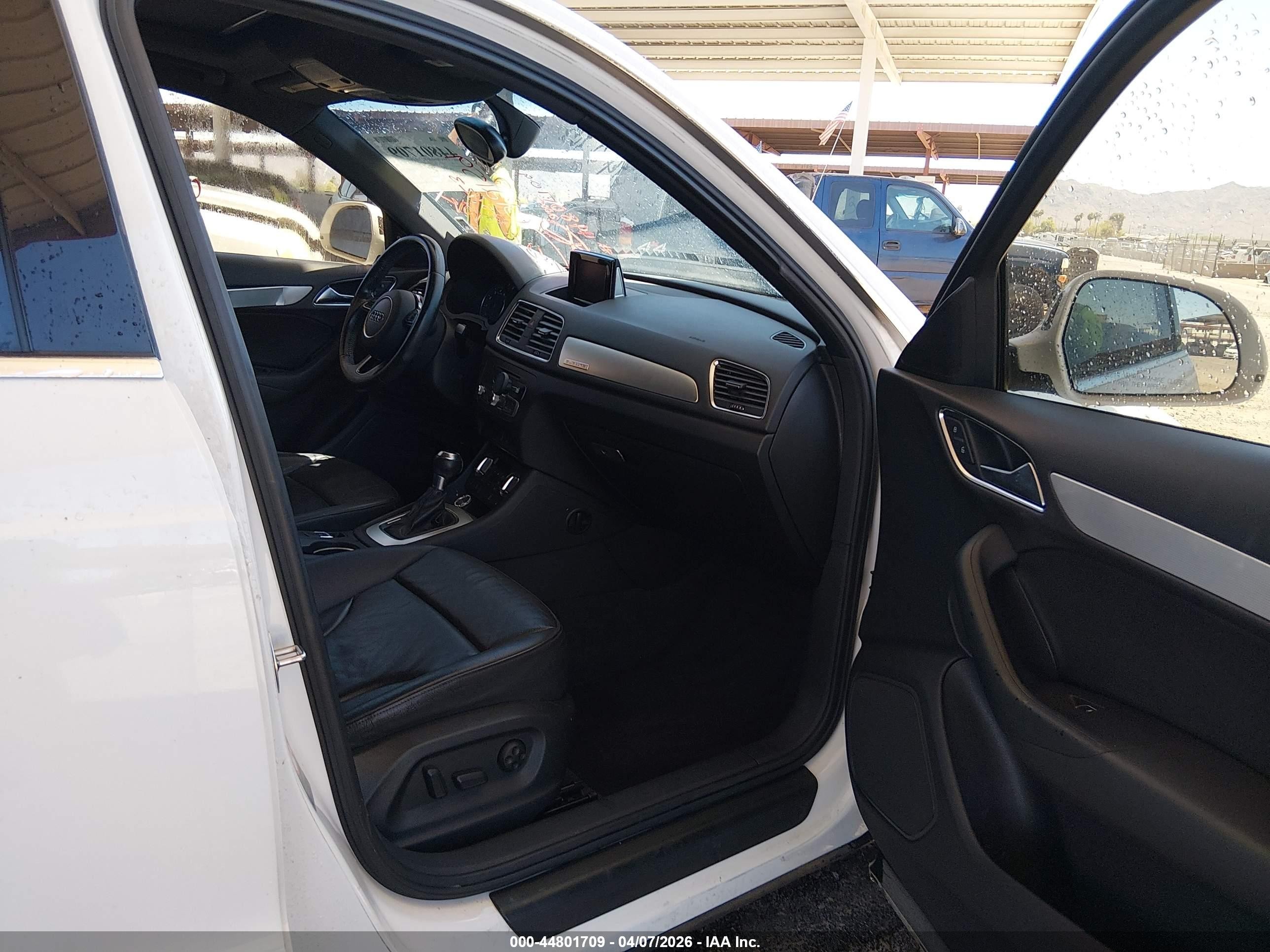 2015 Audi Q3 2.0t Premium Plus White vin: WA1EFCFS0FR012159