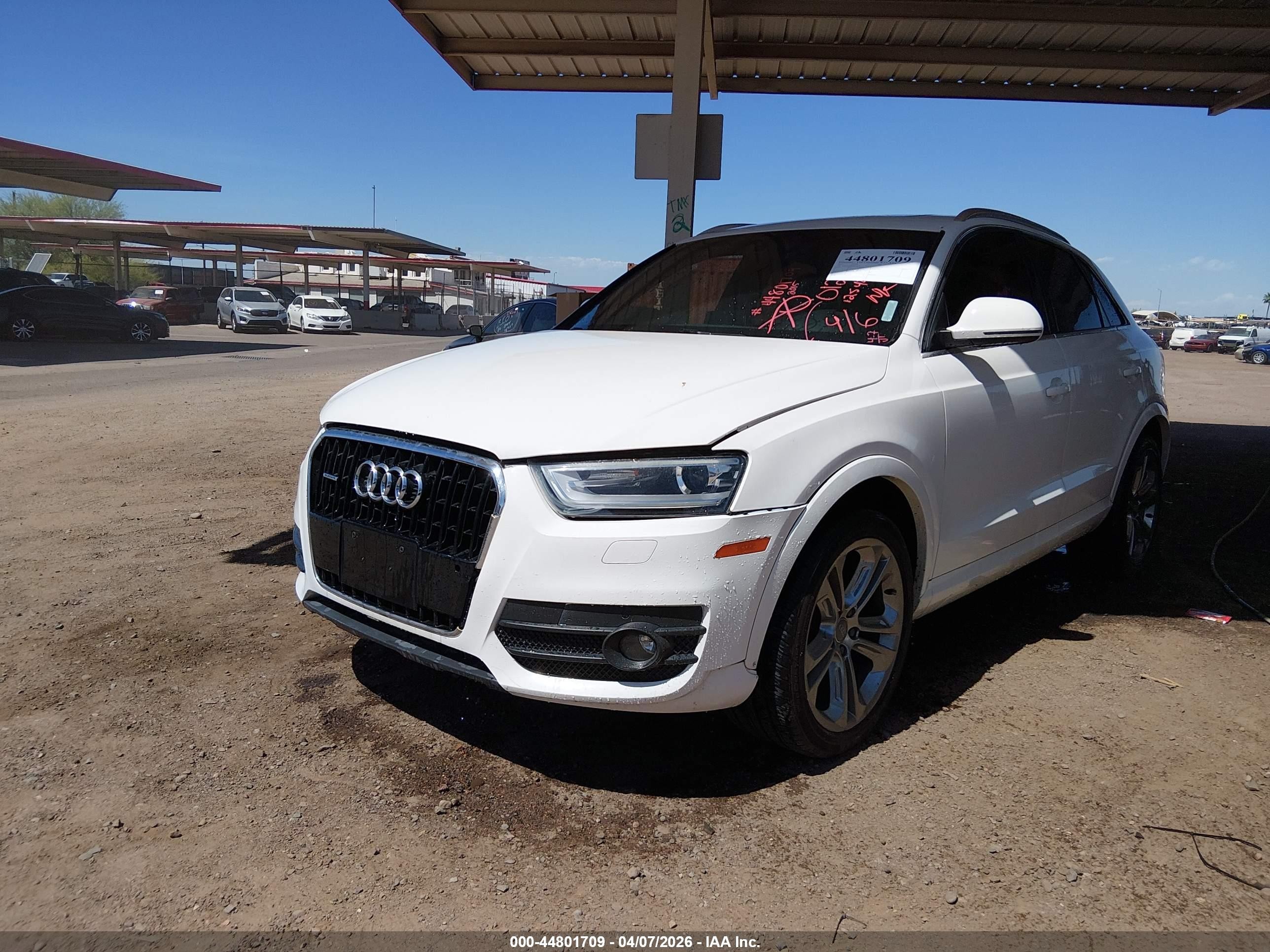 2015 Audi Q3 2.0t Premium Plus White vin: WA1EFCFS0FR012159