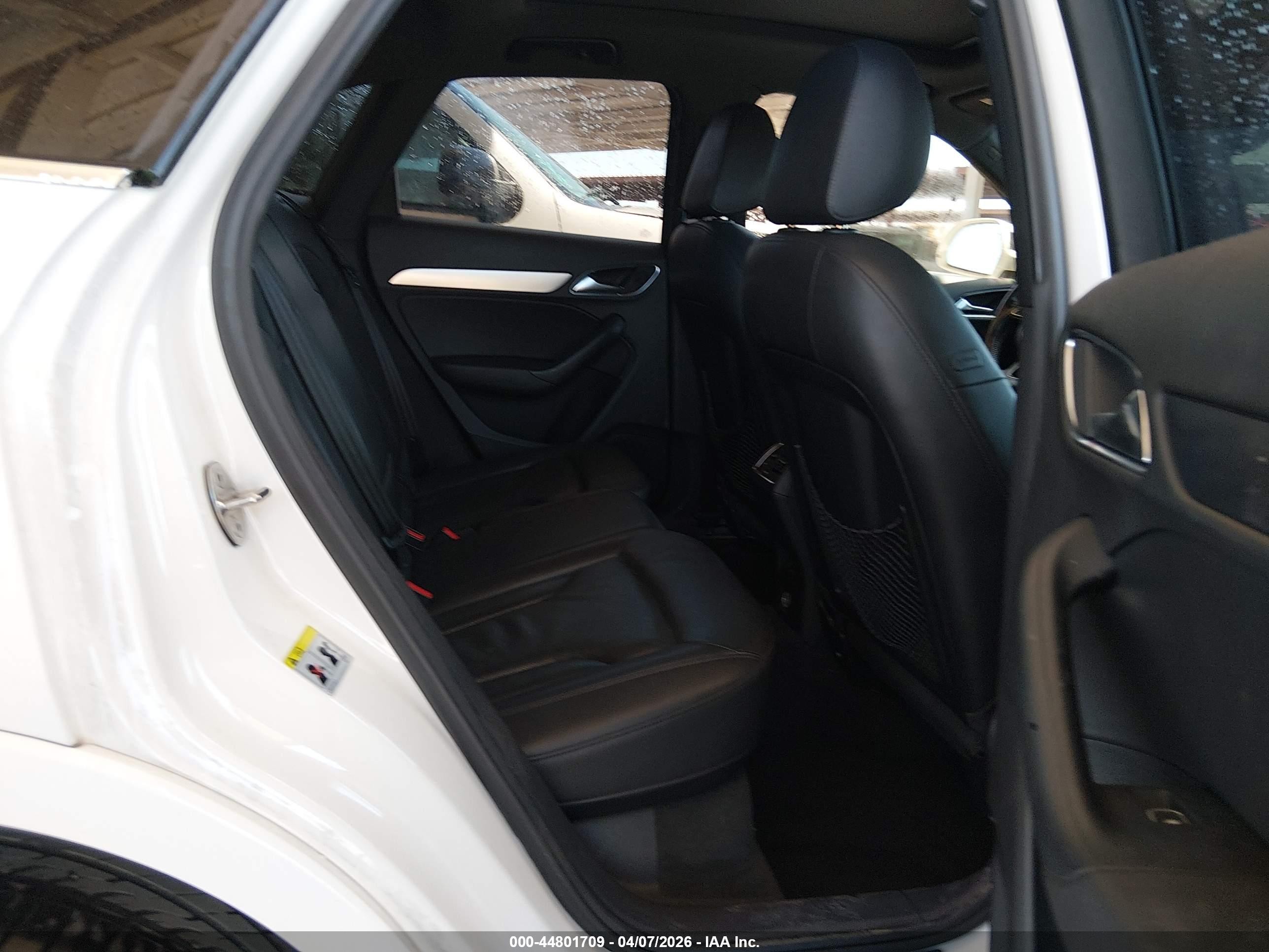 2015 Audi Q3 2.0t Premium Plus White vin: WA1EFCFS0FR012159