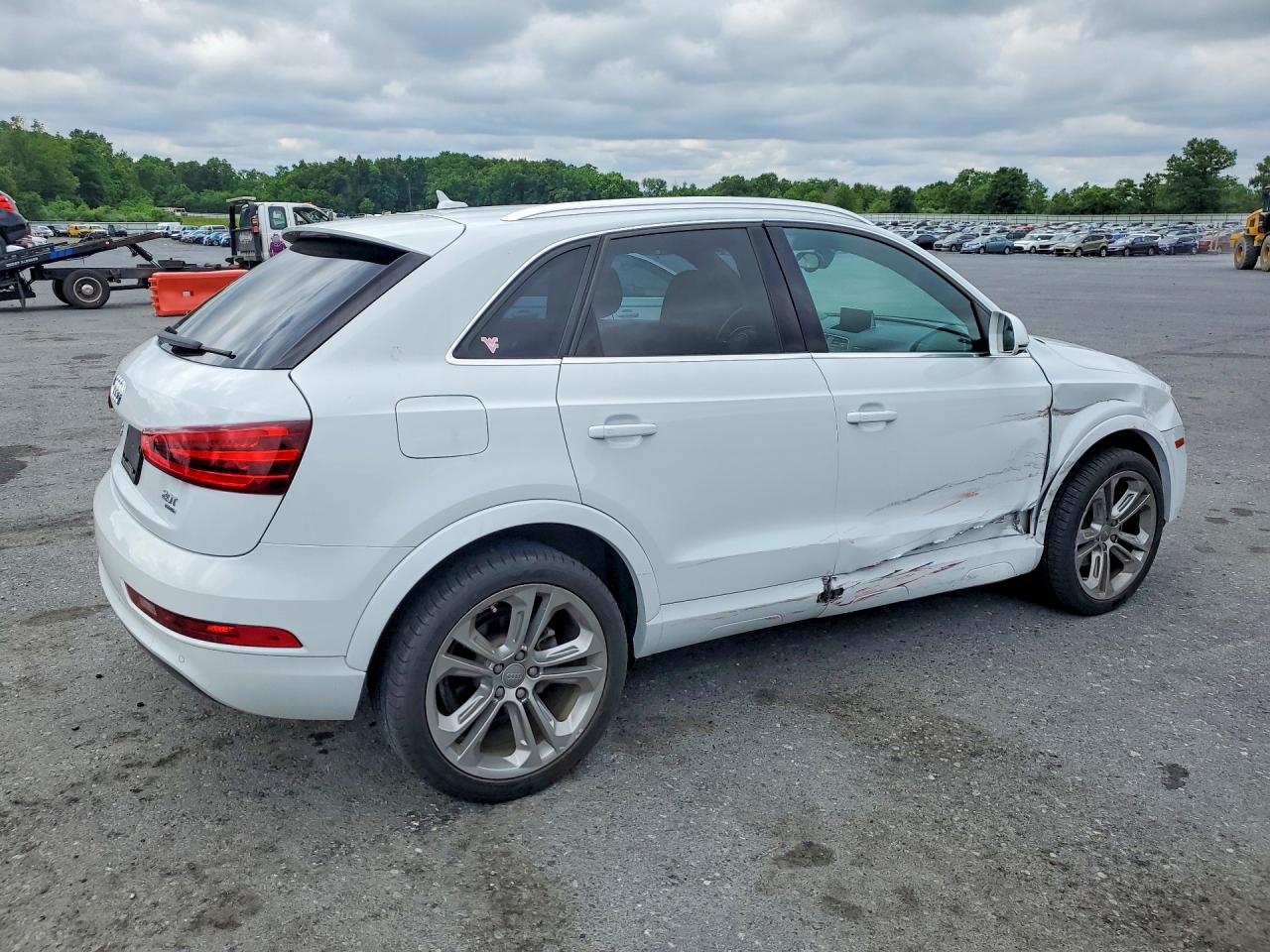 2015 Audi Q3 Premium Plus White vin: WA1EFCFS1FR004815