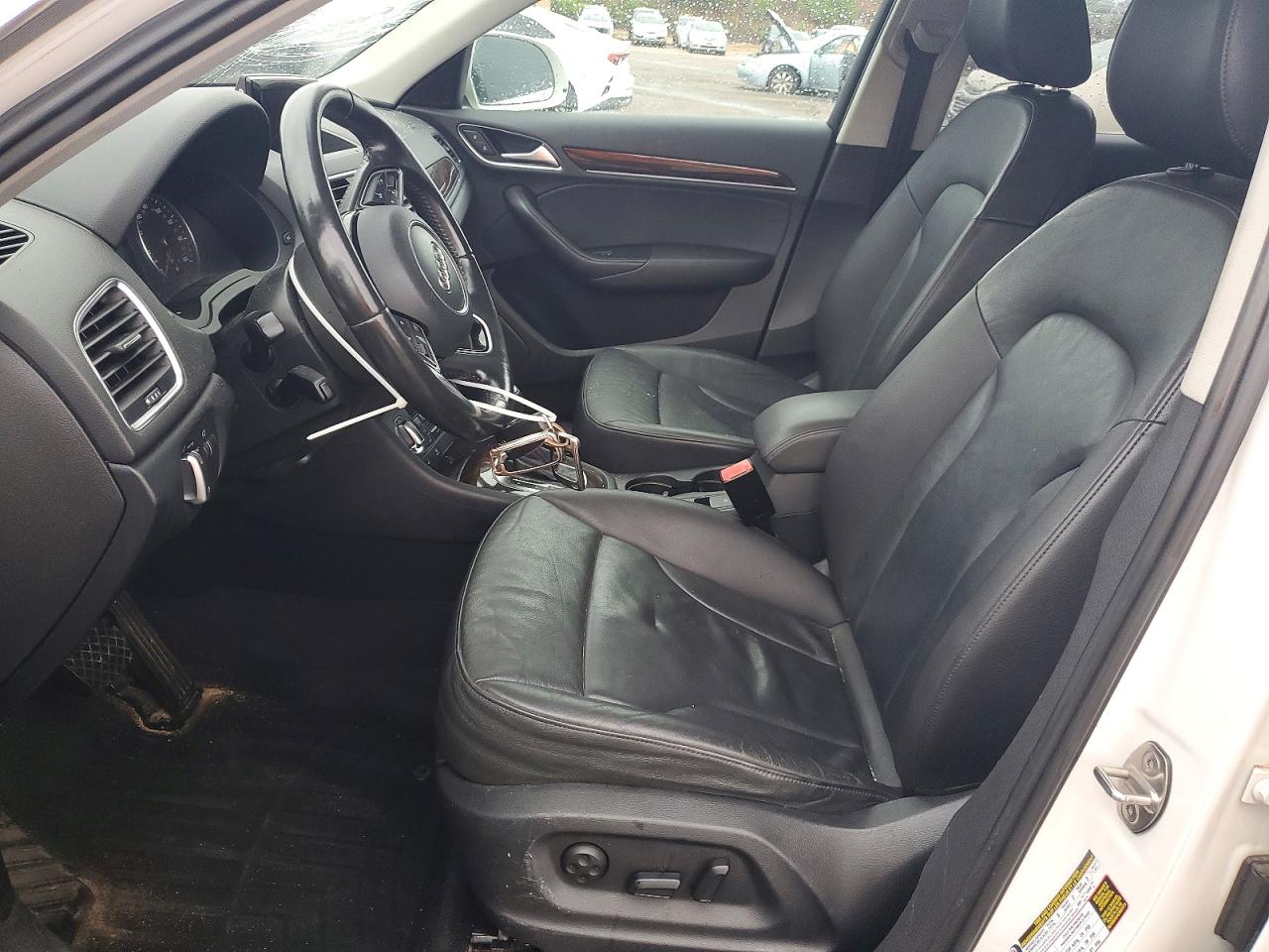 2015 Audi Q3 Белый vin: WA1EFCFS1FR009626
