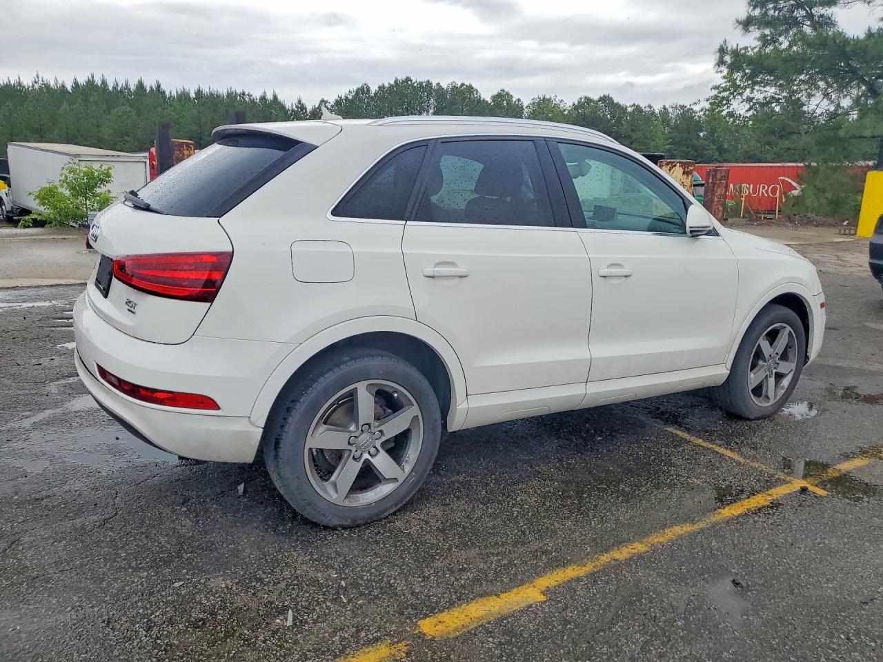 2015 Audi Q3 Белый vin: WA1EFCFS1FR009626