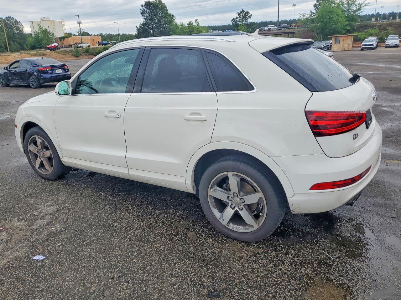 2015 Audi Q3 Белый vin: WA1EFCFS1FR009626