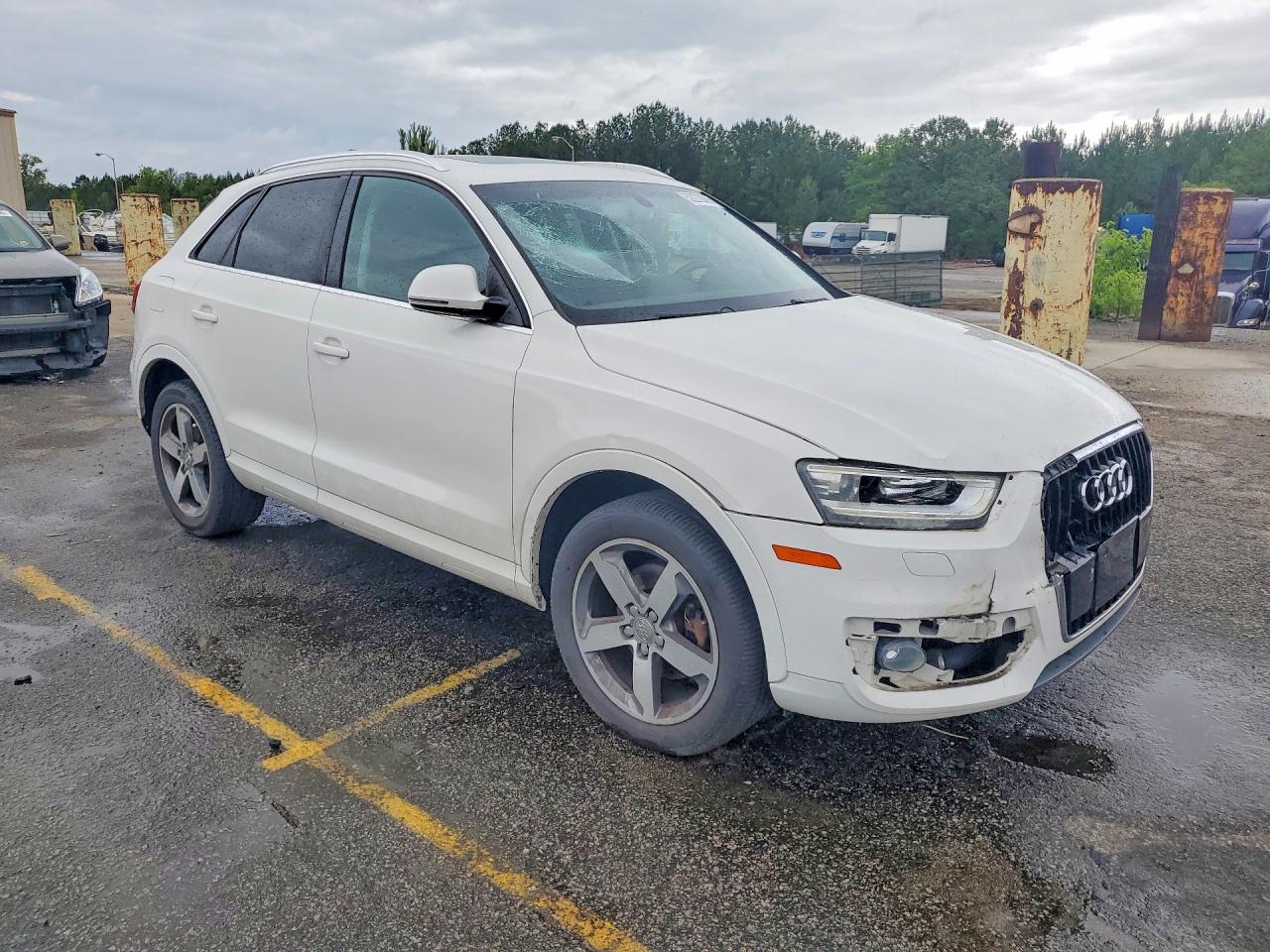 2015 Audi Q3 Белый vin: WA1EFCFS1FR009626