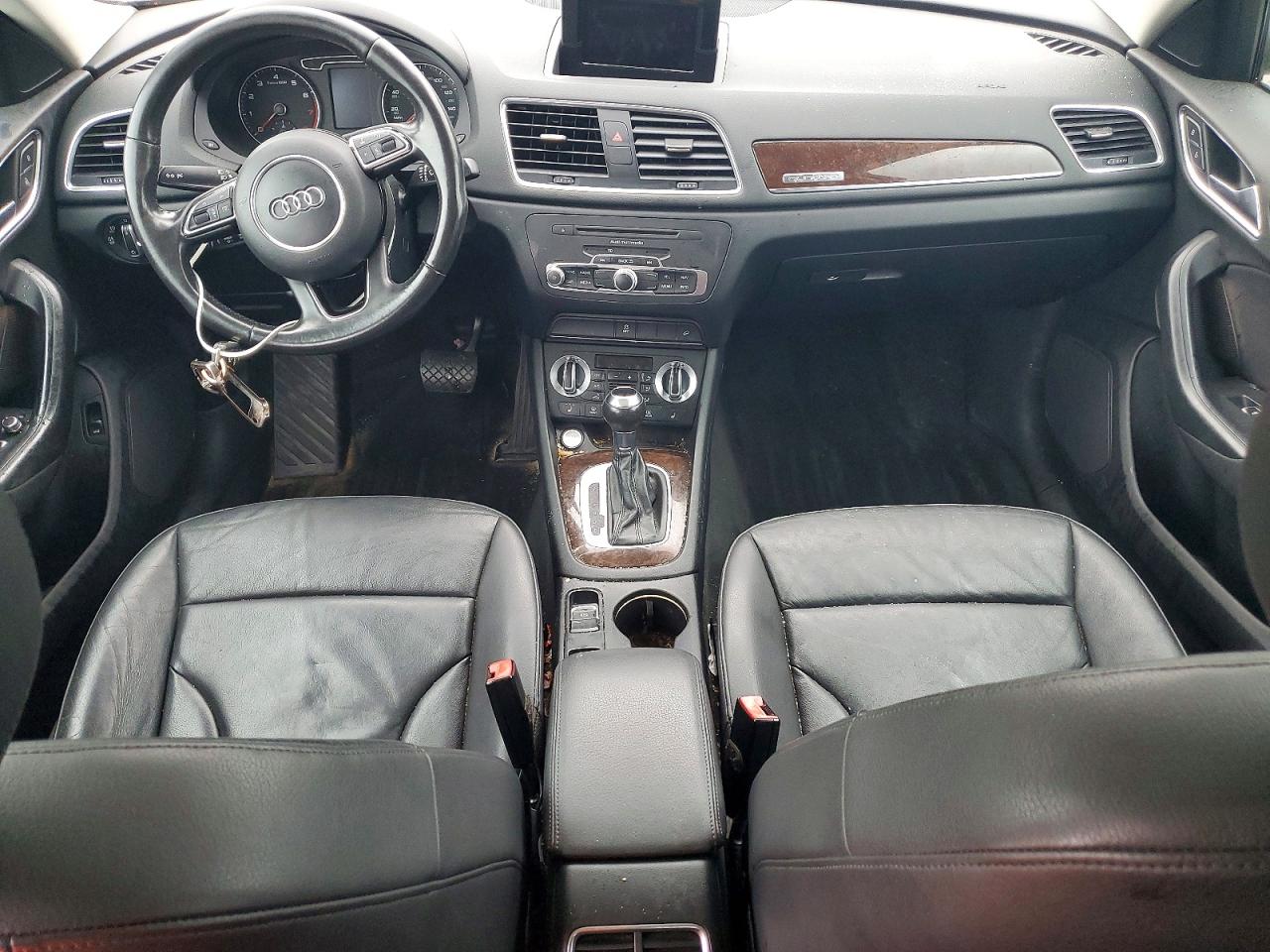 2015 Audi Q3 Белый vin: WA1EFCFS1FR009626