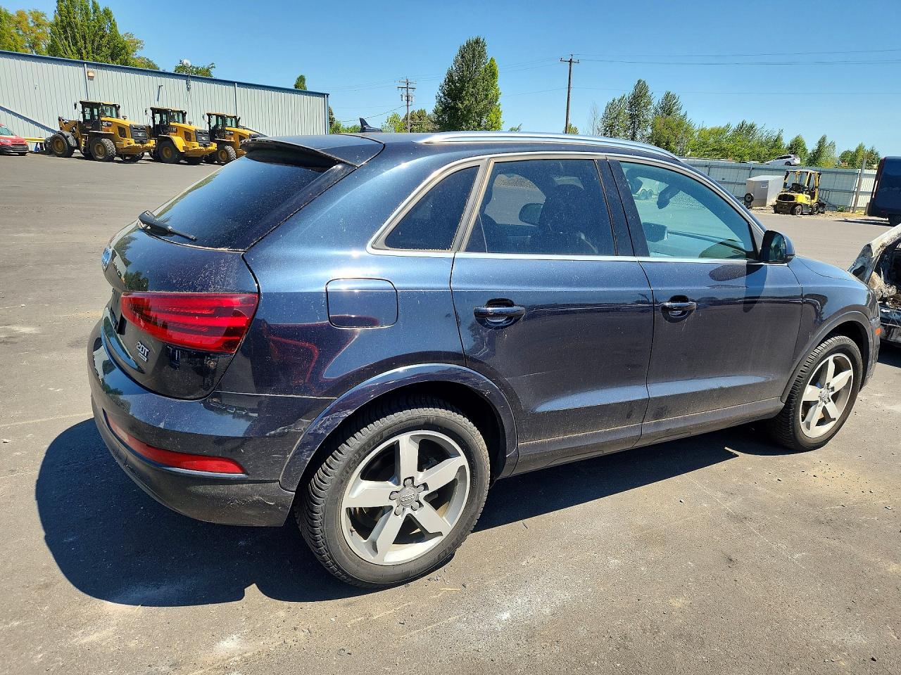2015 Audi Q3 Premium Plus Gray vin: WA1EFCFS2FR005049