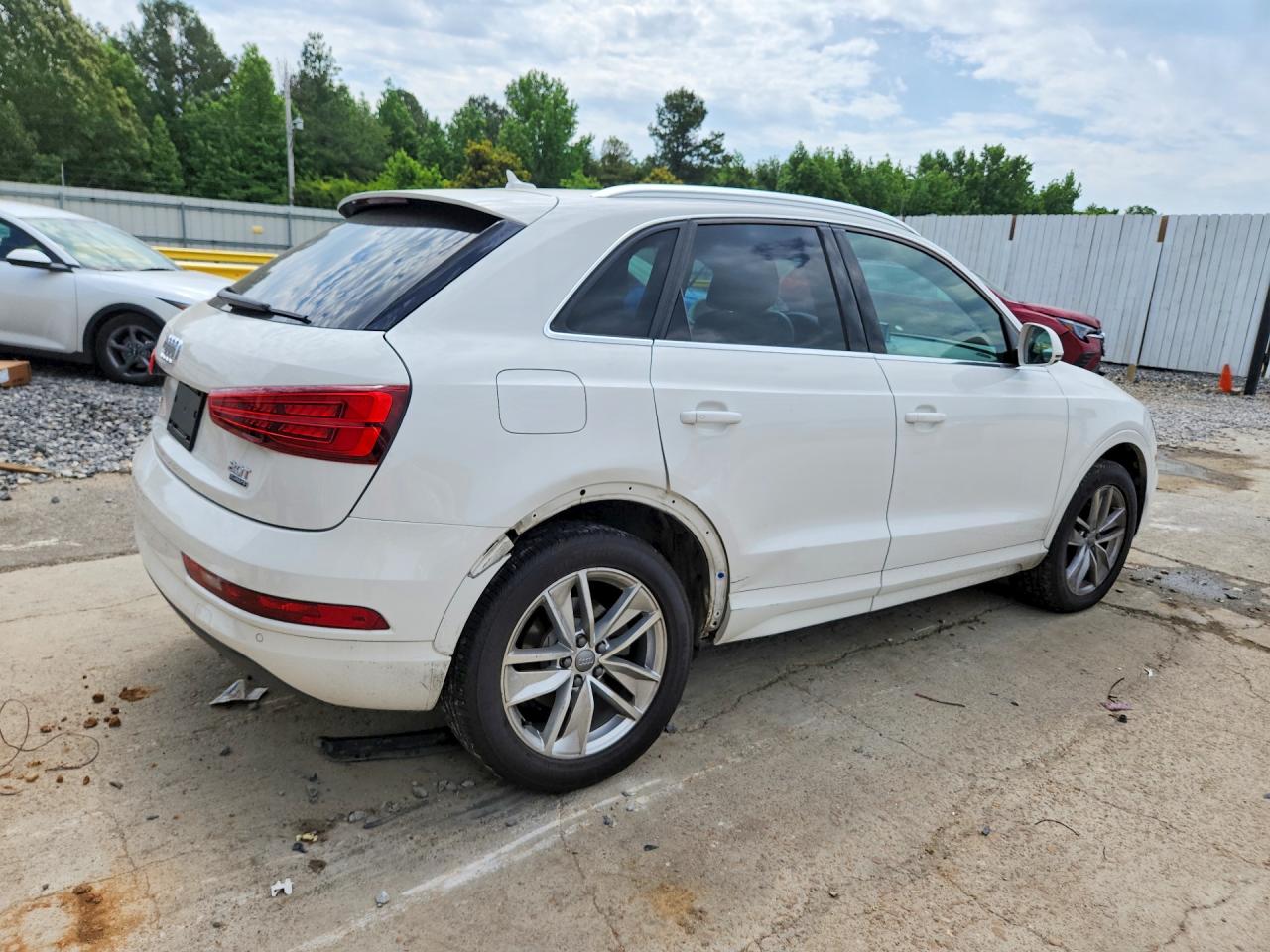 2016 Audi Q3 Premium Plus Белый vin: WA1EFCFS3GR020452