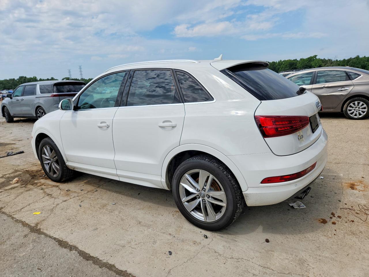 2016 Audi Q3 Premium Plus Белый vin: WA1EFCFS3GR020452