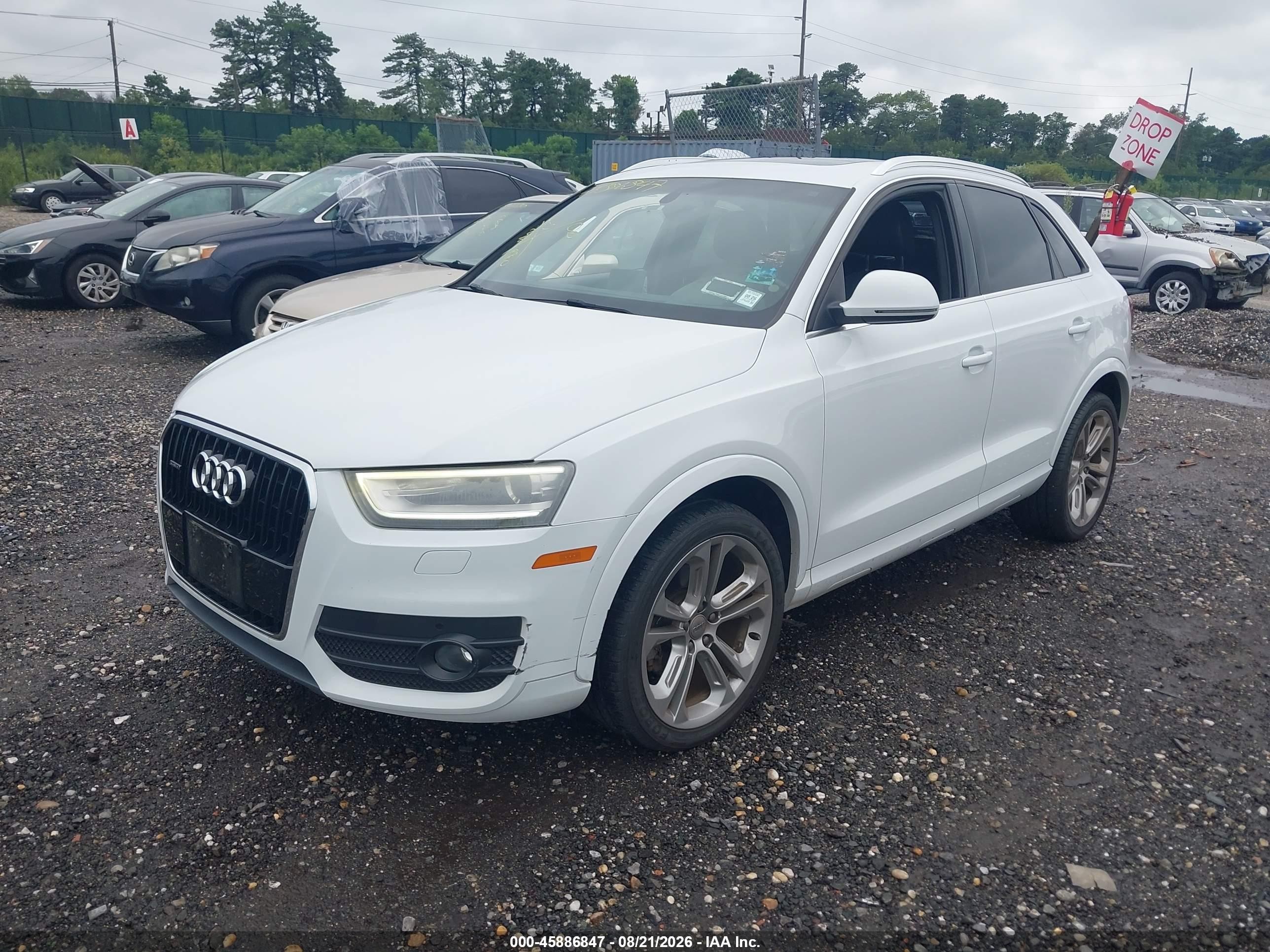 2015 Audi Q3 2.0t Premium Plus White vin: WA1EFCFS4FR010415