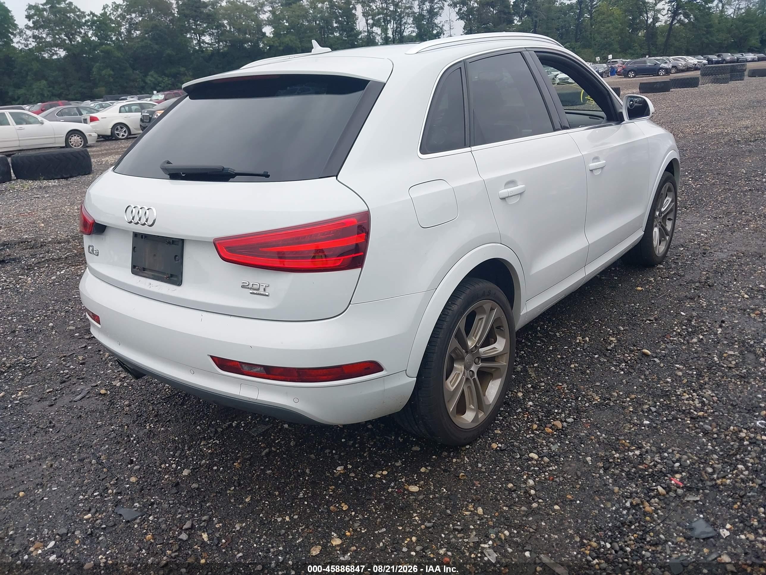 2015 Audi Q3 2.0t Premium Plus White vin: WA1EFCFS4FR010415